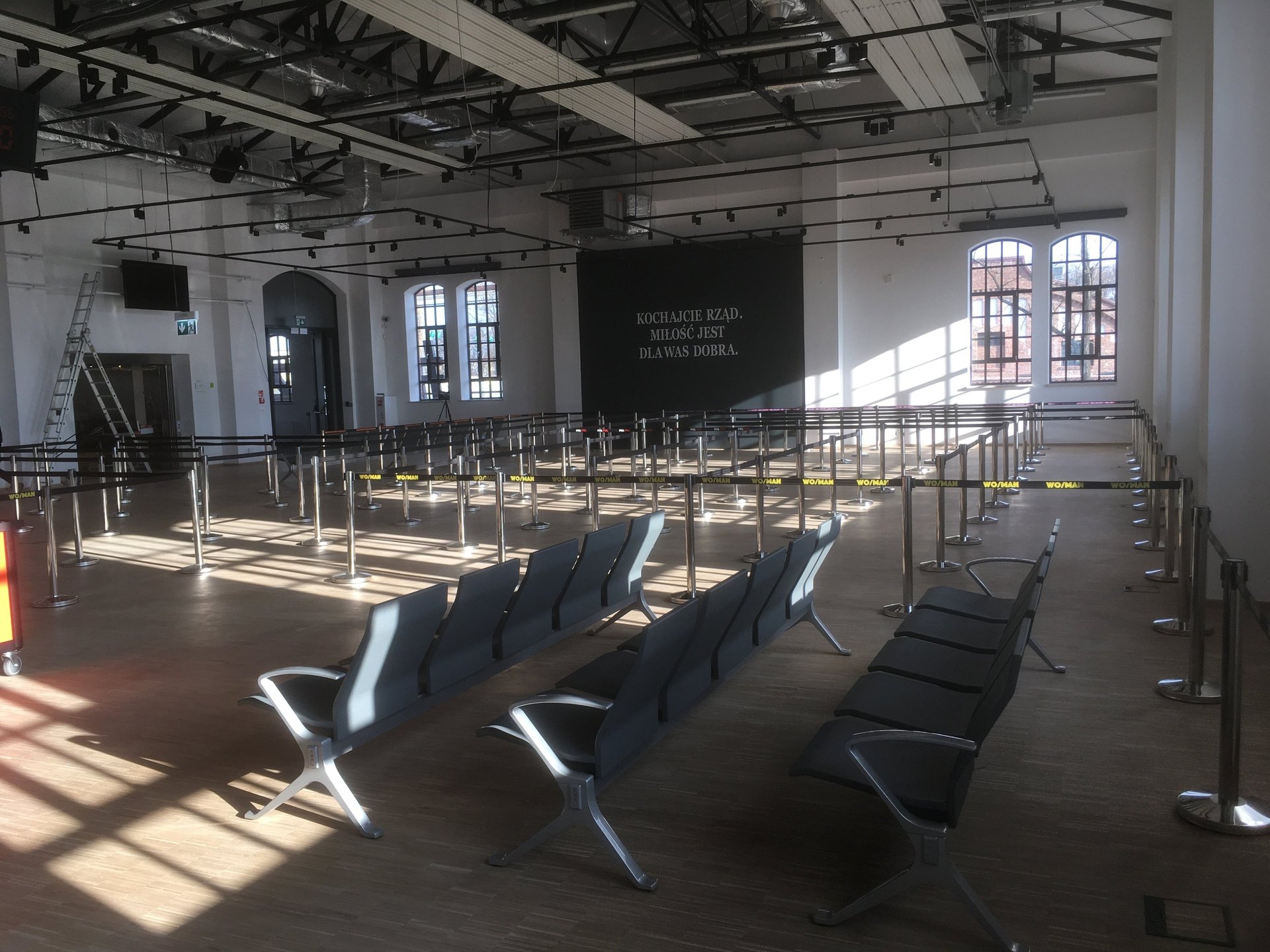 black and white bed linen