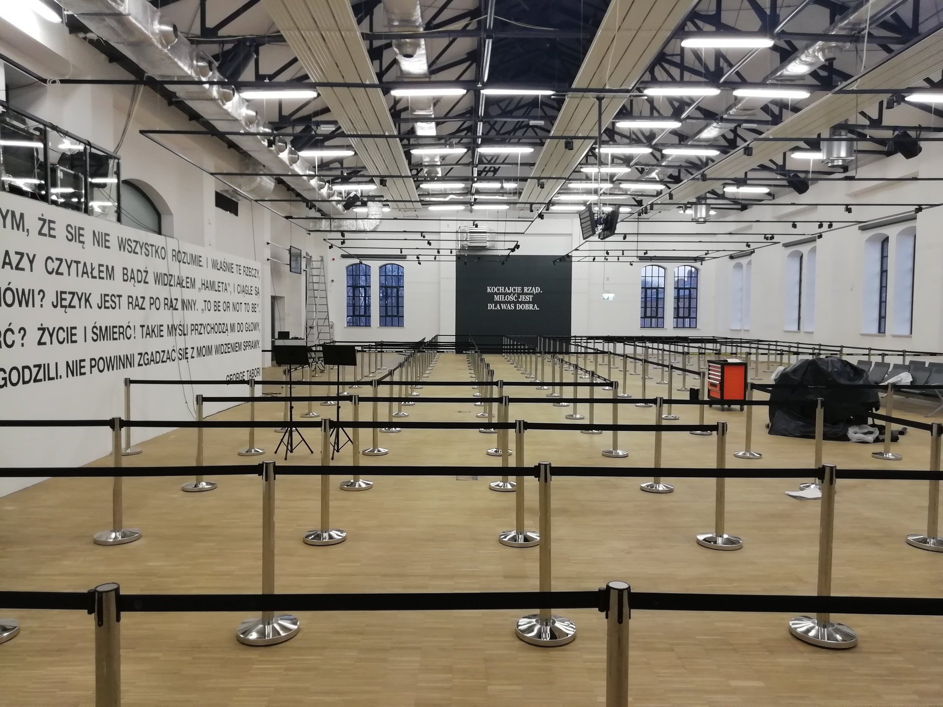 black and white bed linen