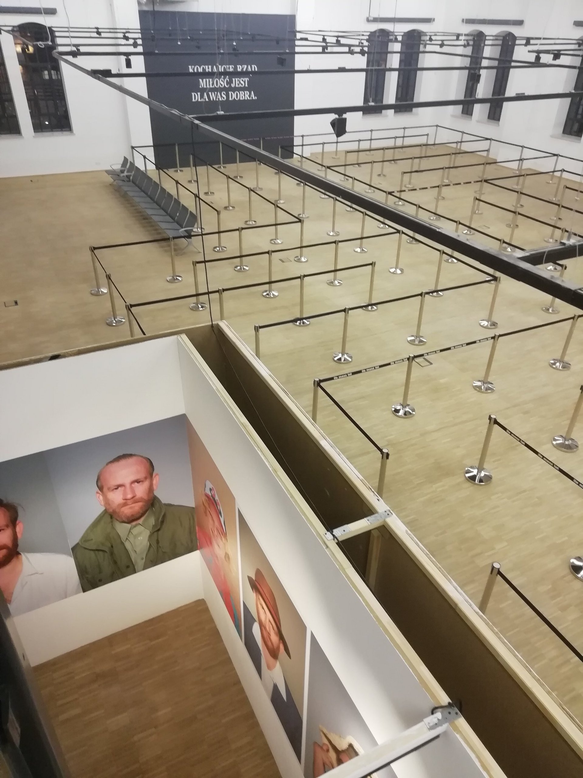 black and white bed linen