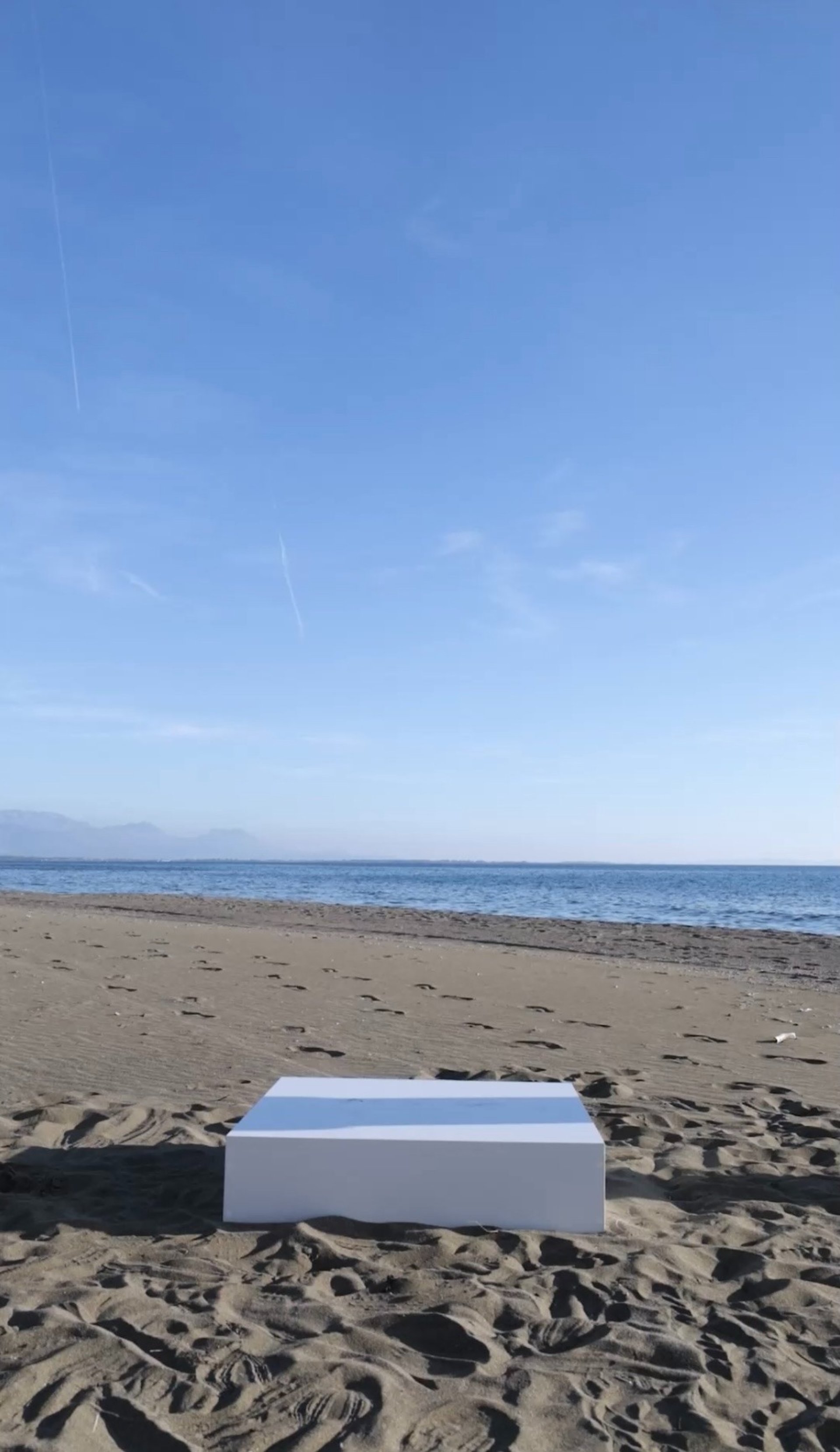 gray computer monitor