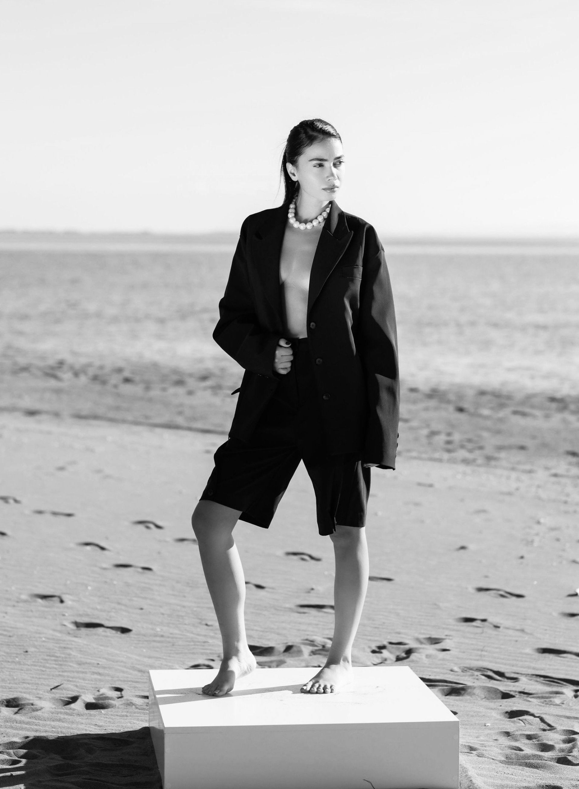 black and white bed linen