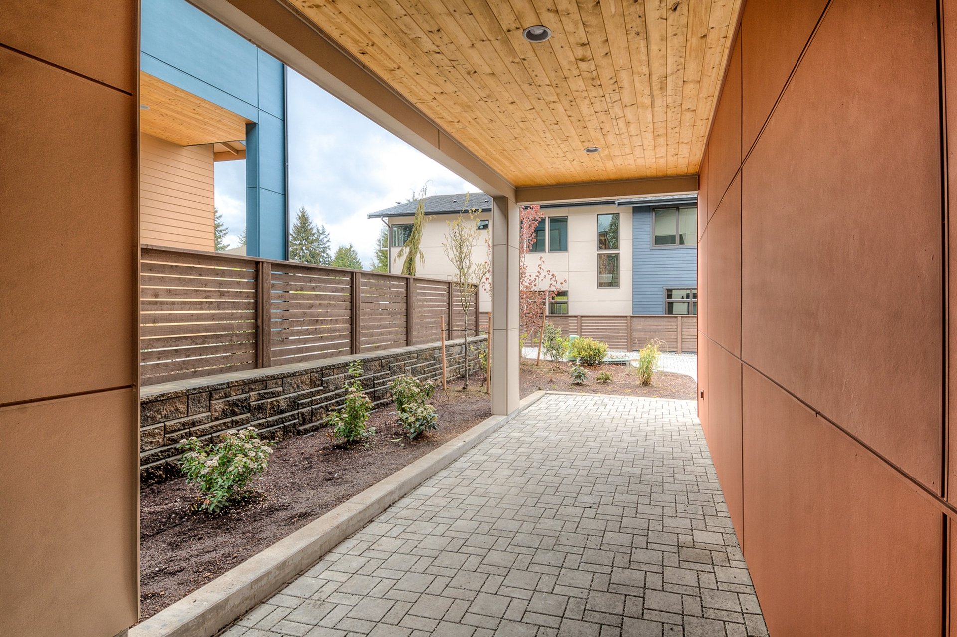 gray computer monitor