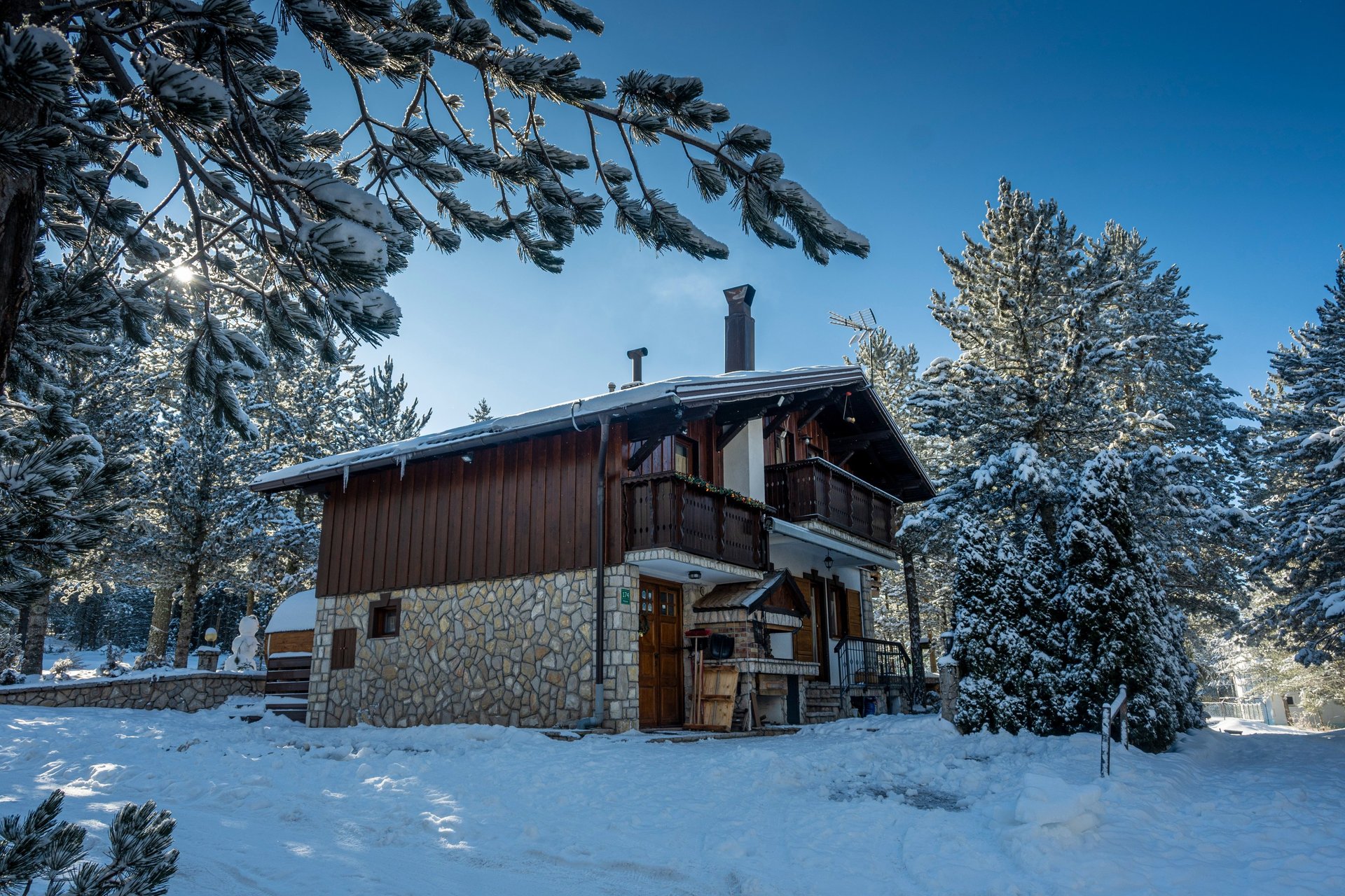 black and white bed linen