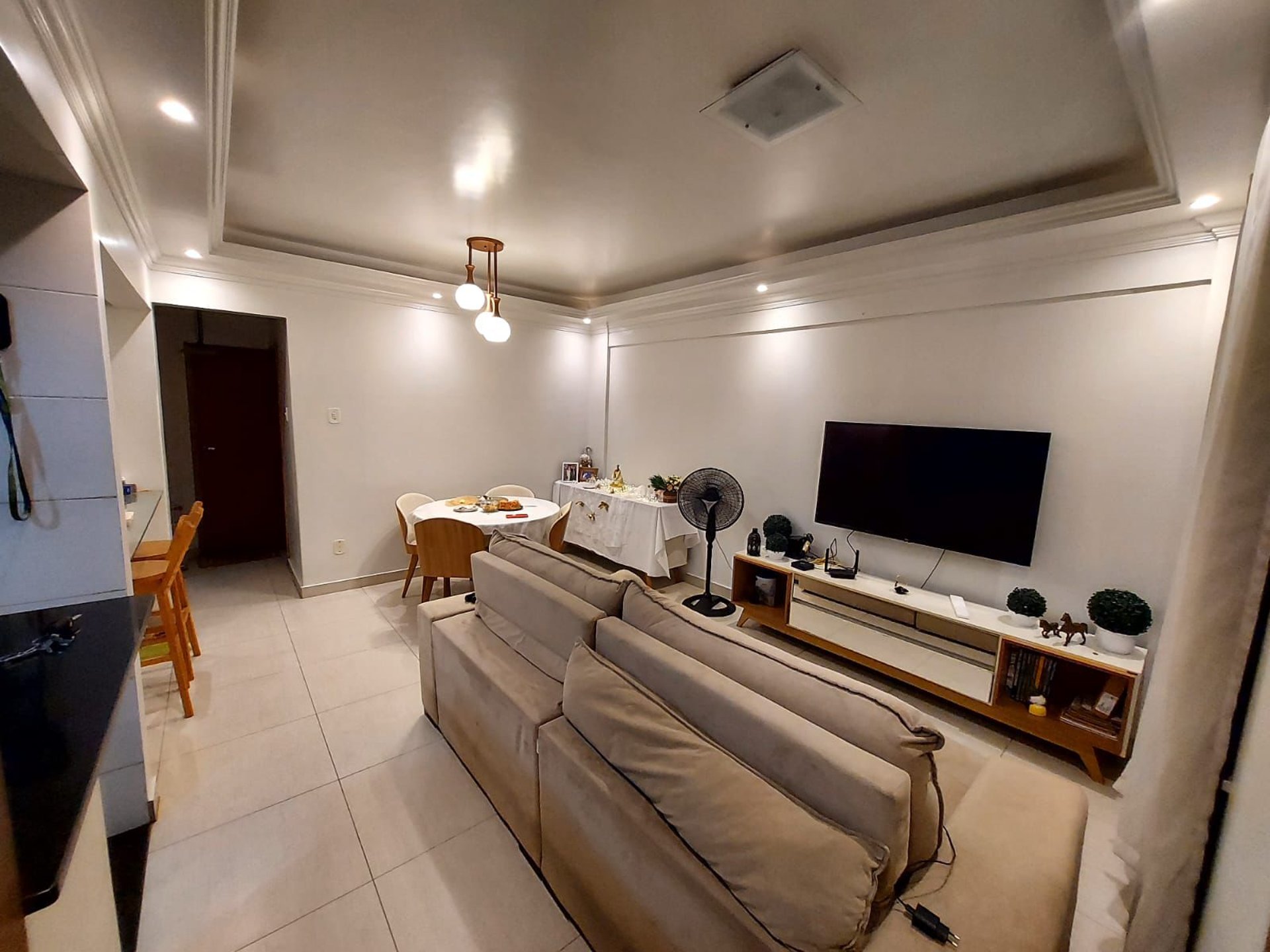 gray computer monitor