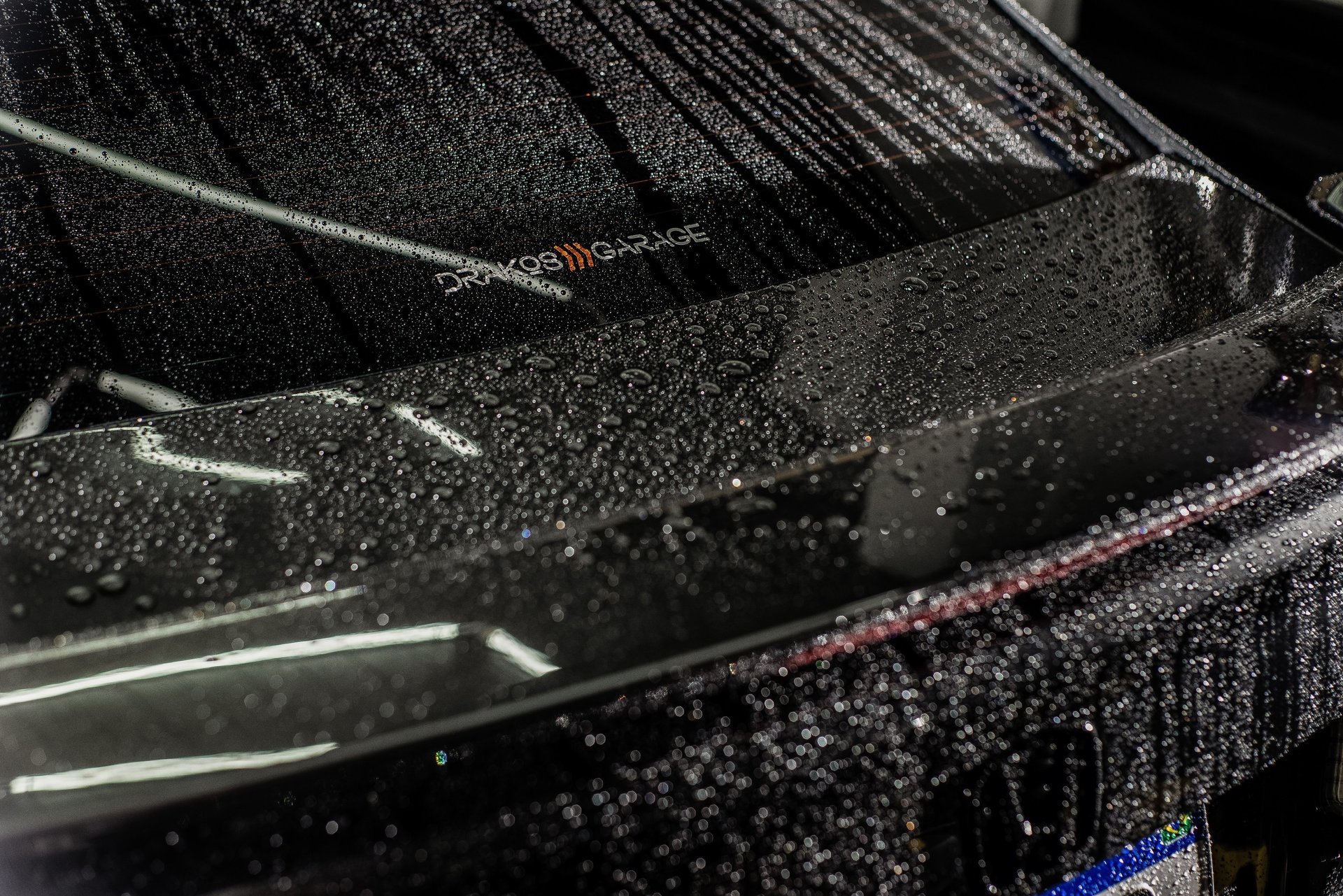 gray computer monitor