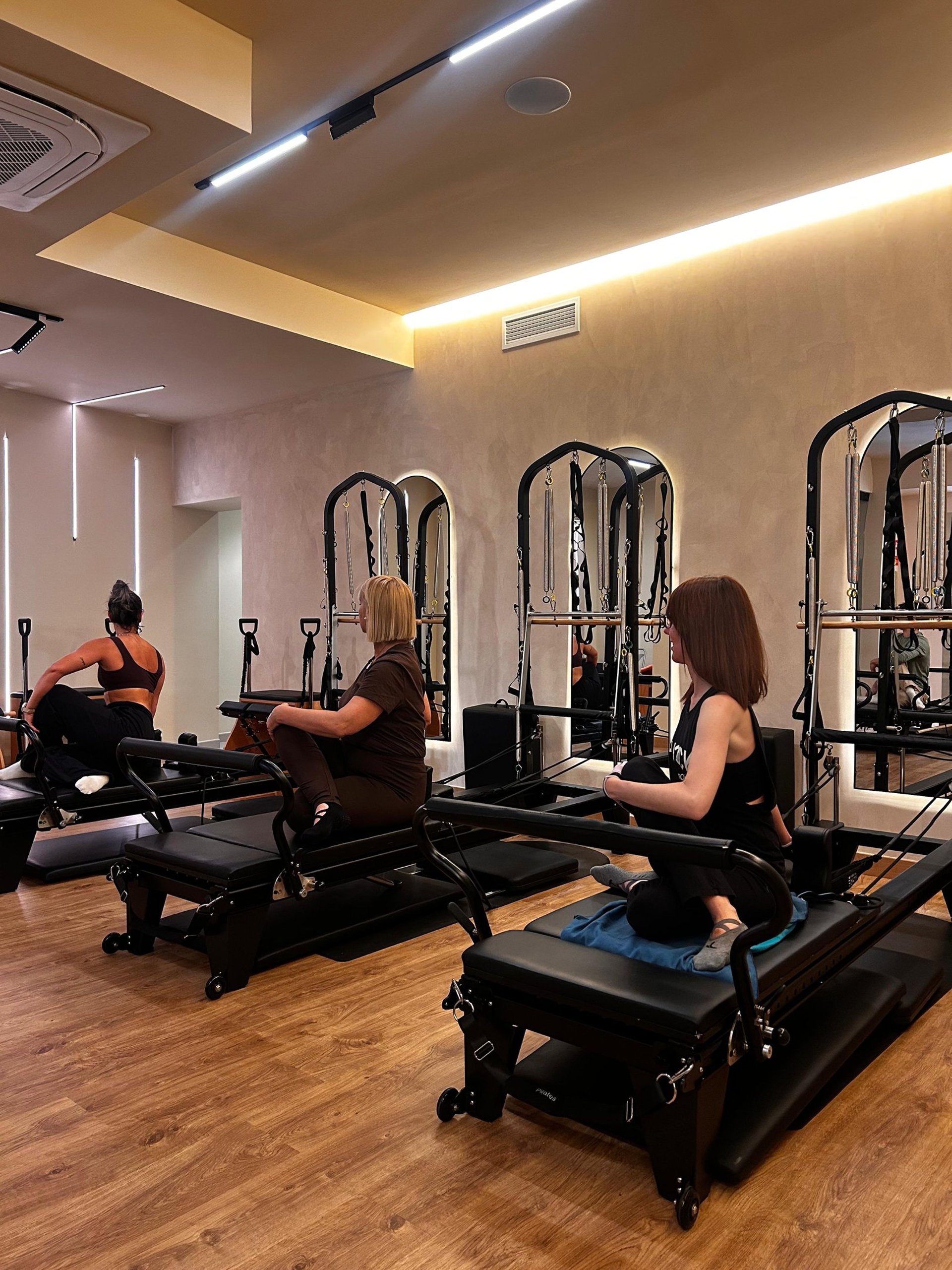 woman wearing black sports bra