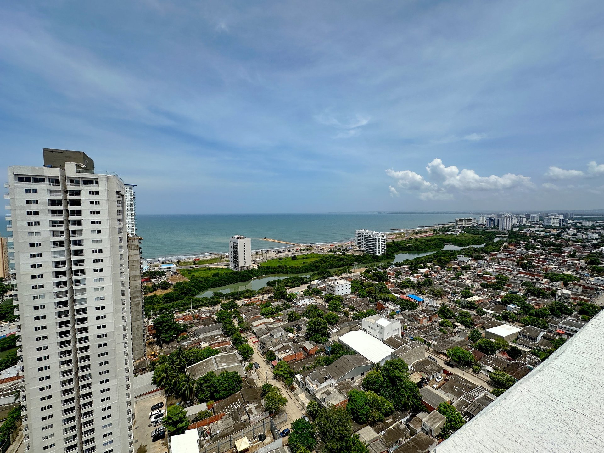 gray computer monitor