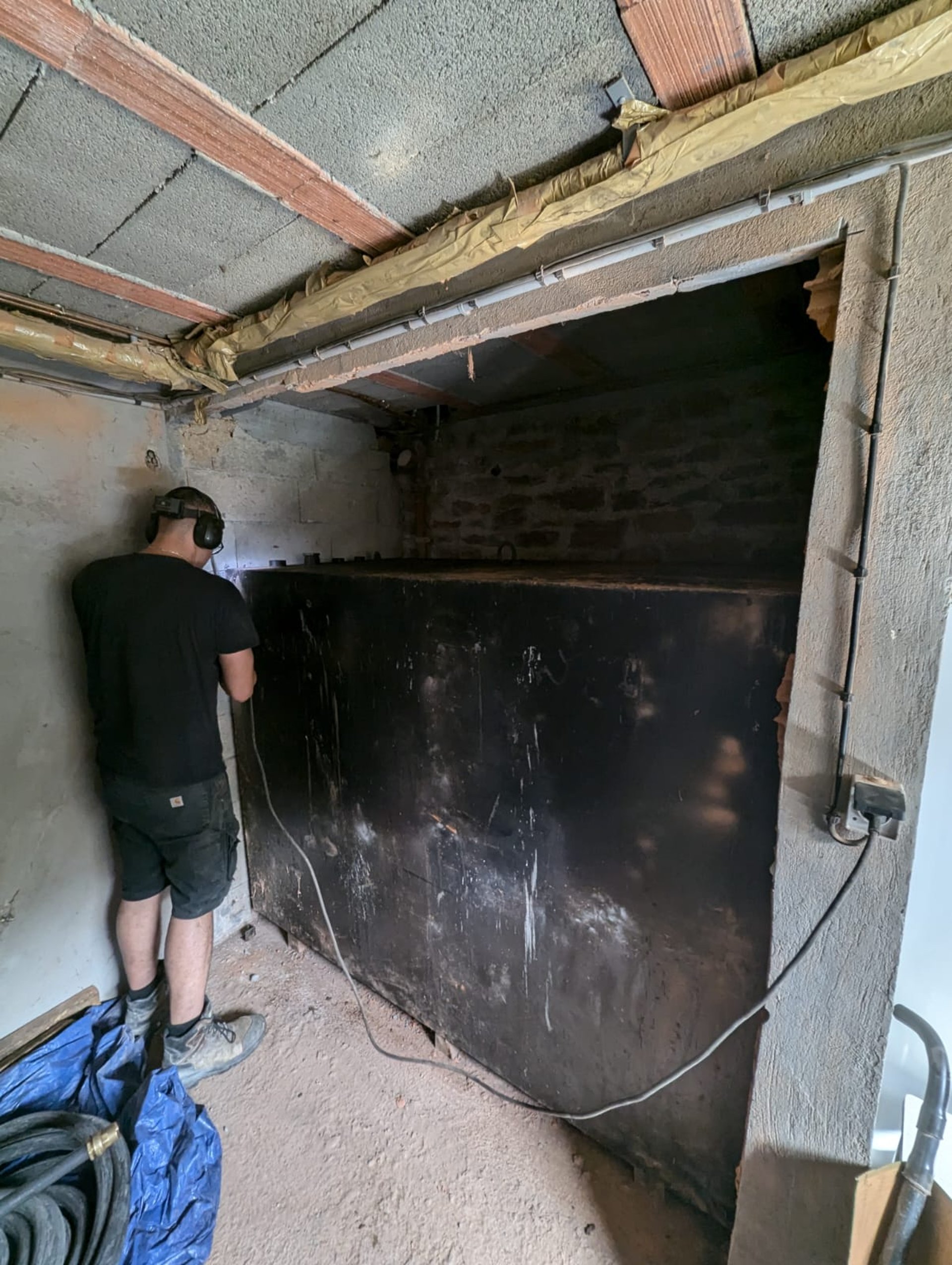 black and white bed linen