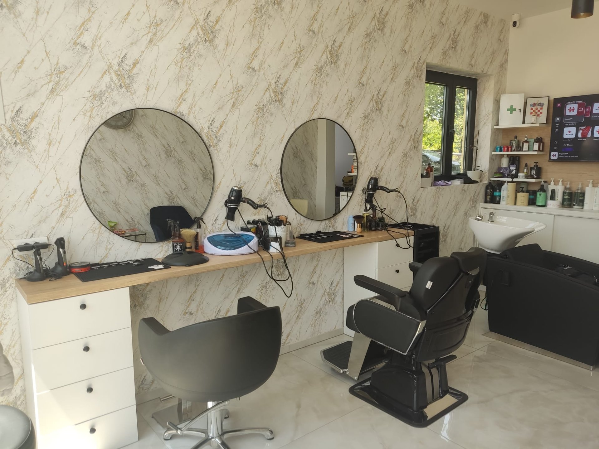 man cutting the hair using hair clipper photography