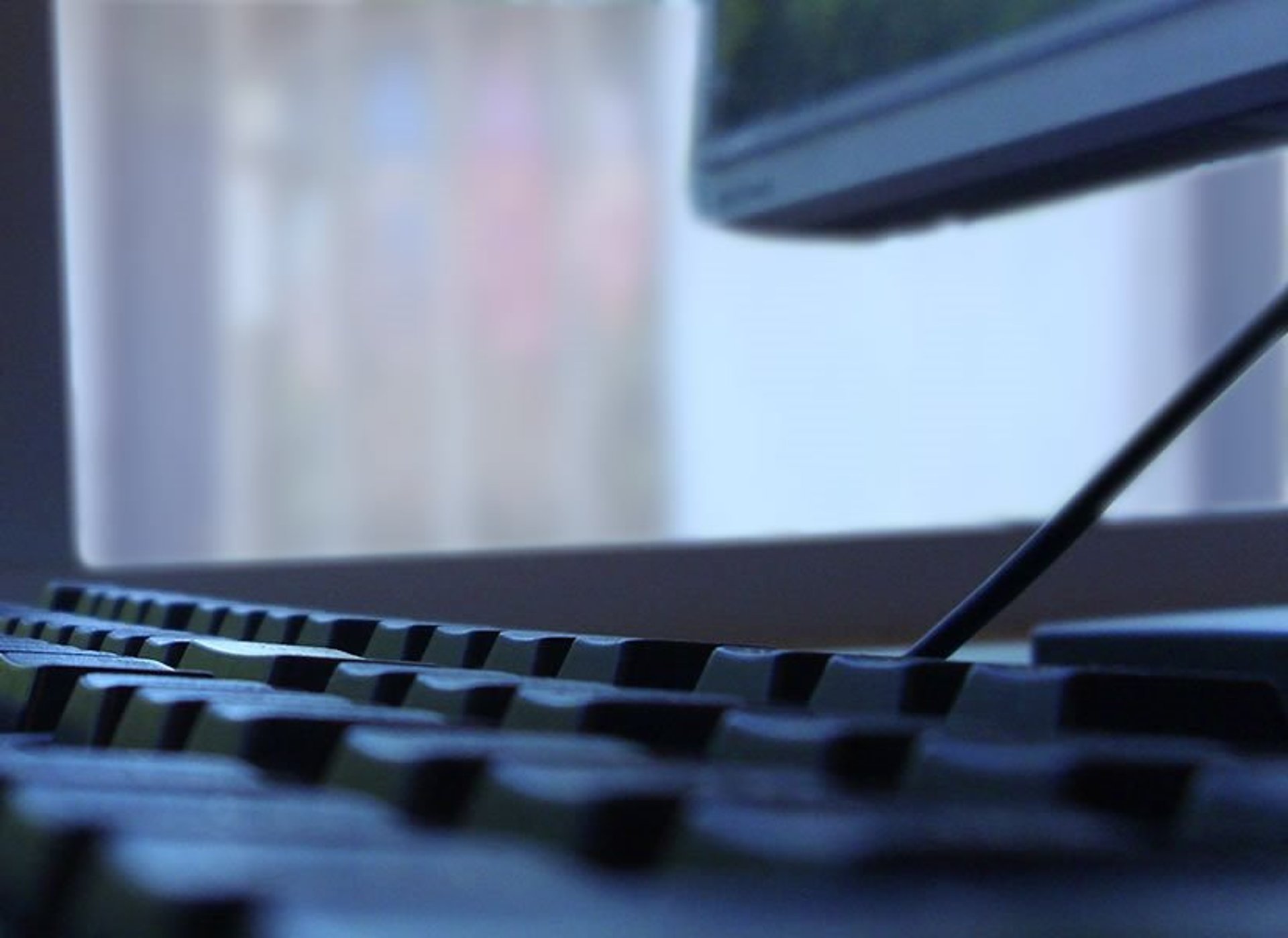 gray computer monitor