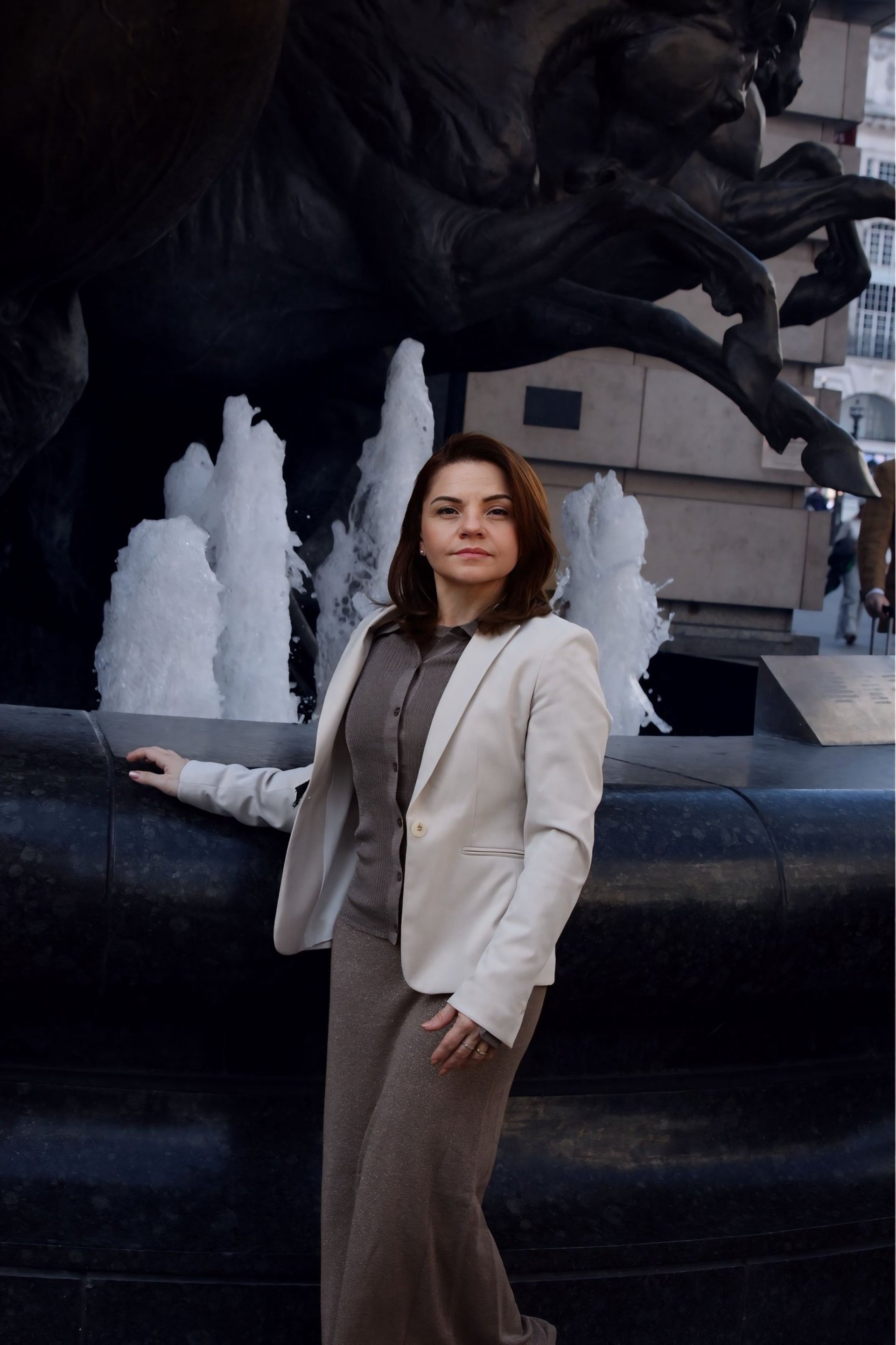 gray computer monitor