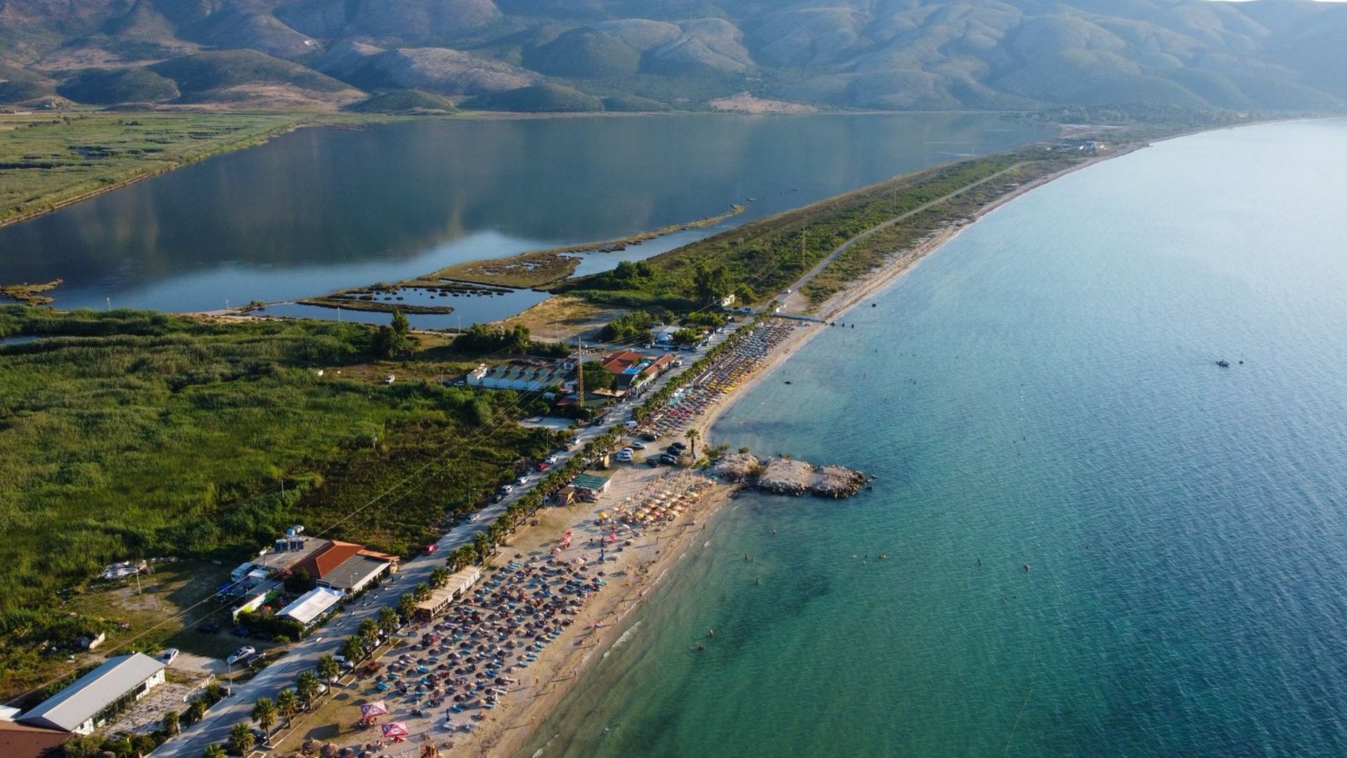 gray computer monitor