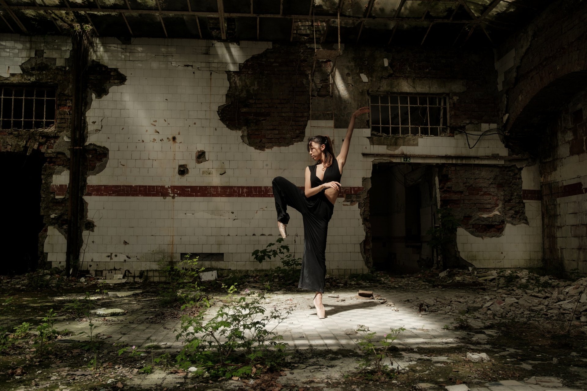 black and white bed linen