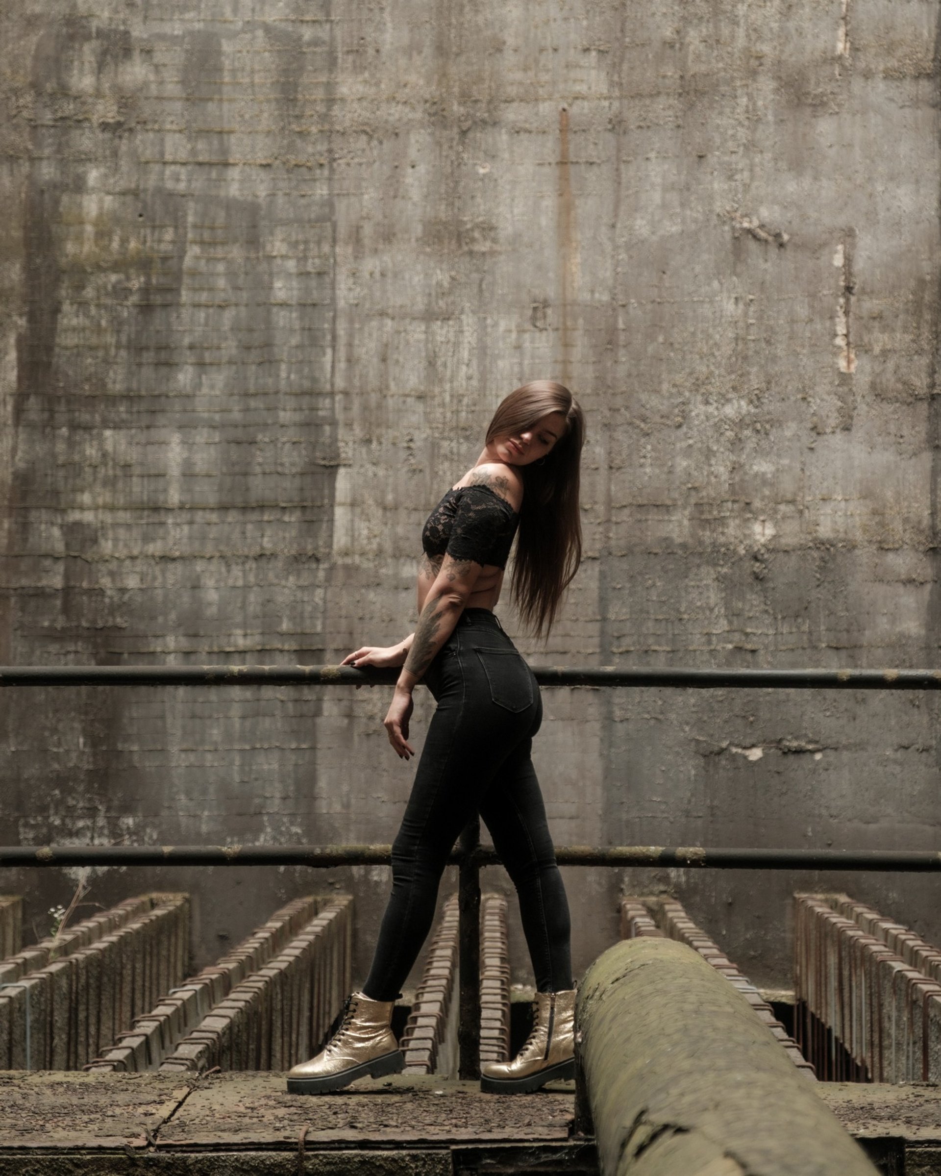 black and white bed linen