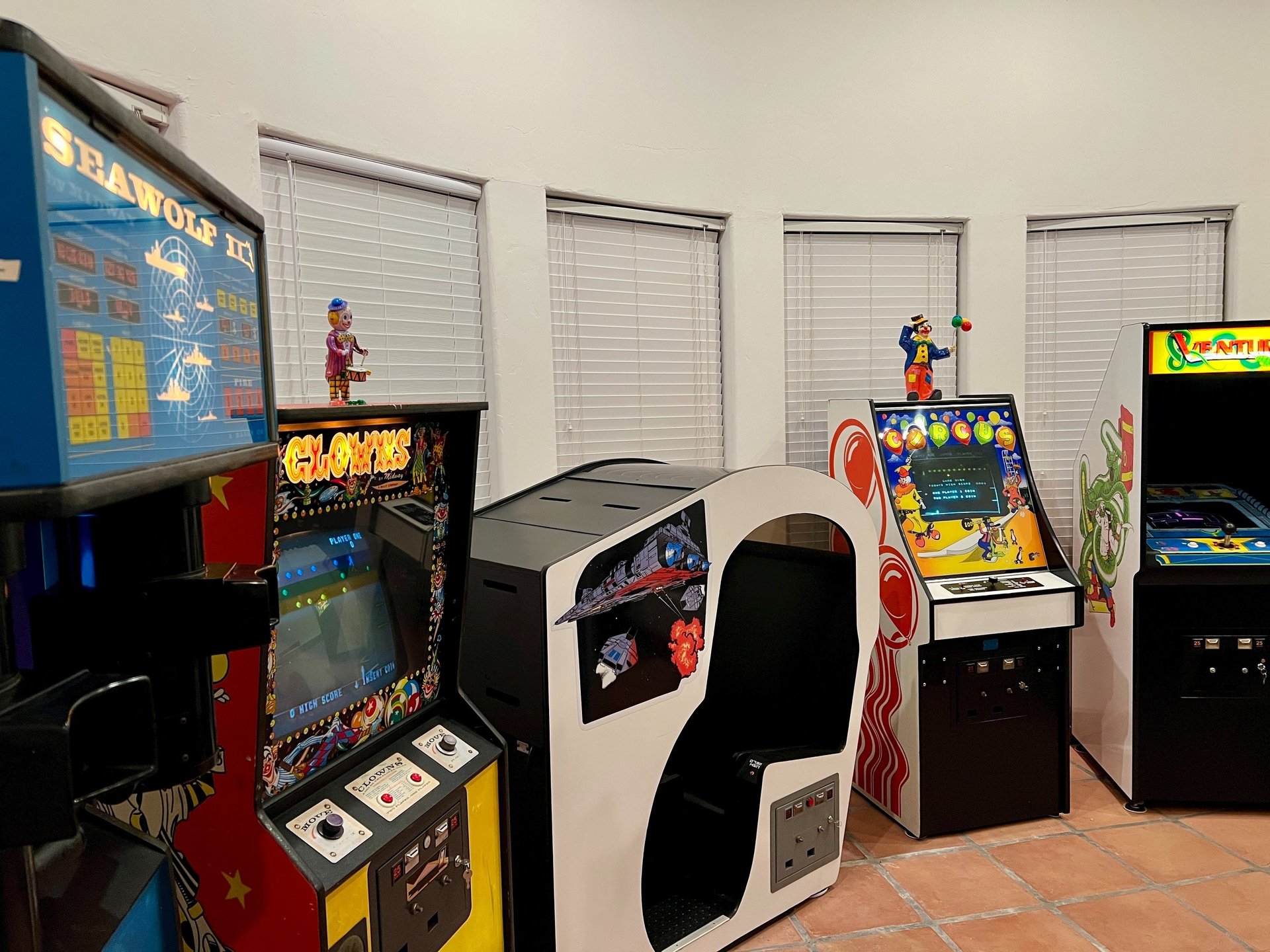 black and white bed linen