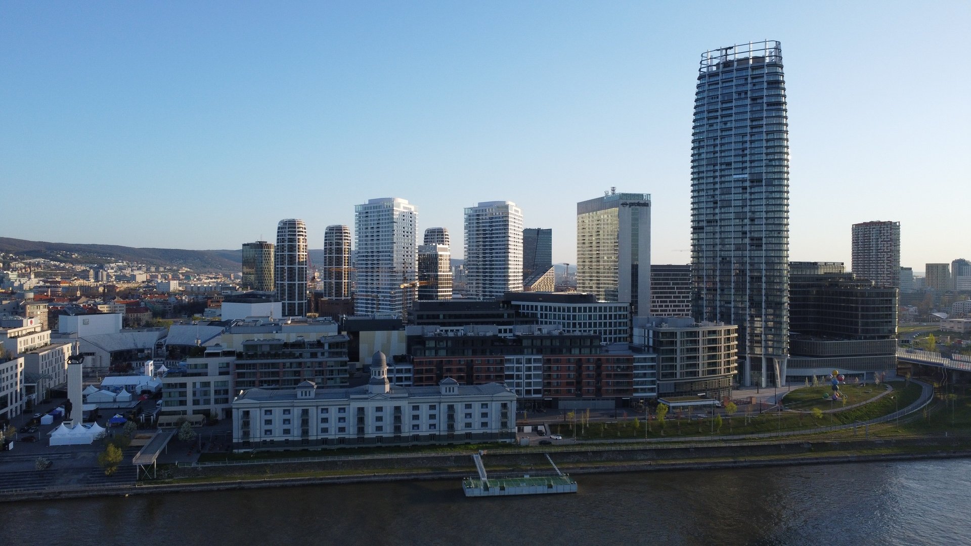 aerial photography of houses and buildings near body of water during daytime