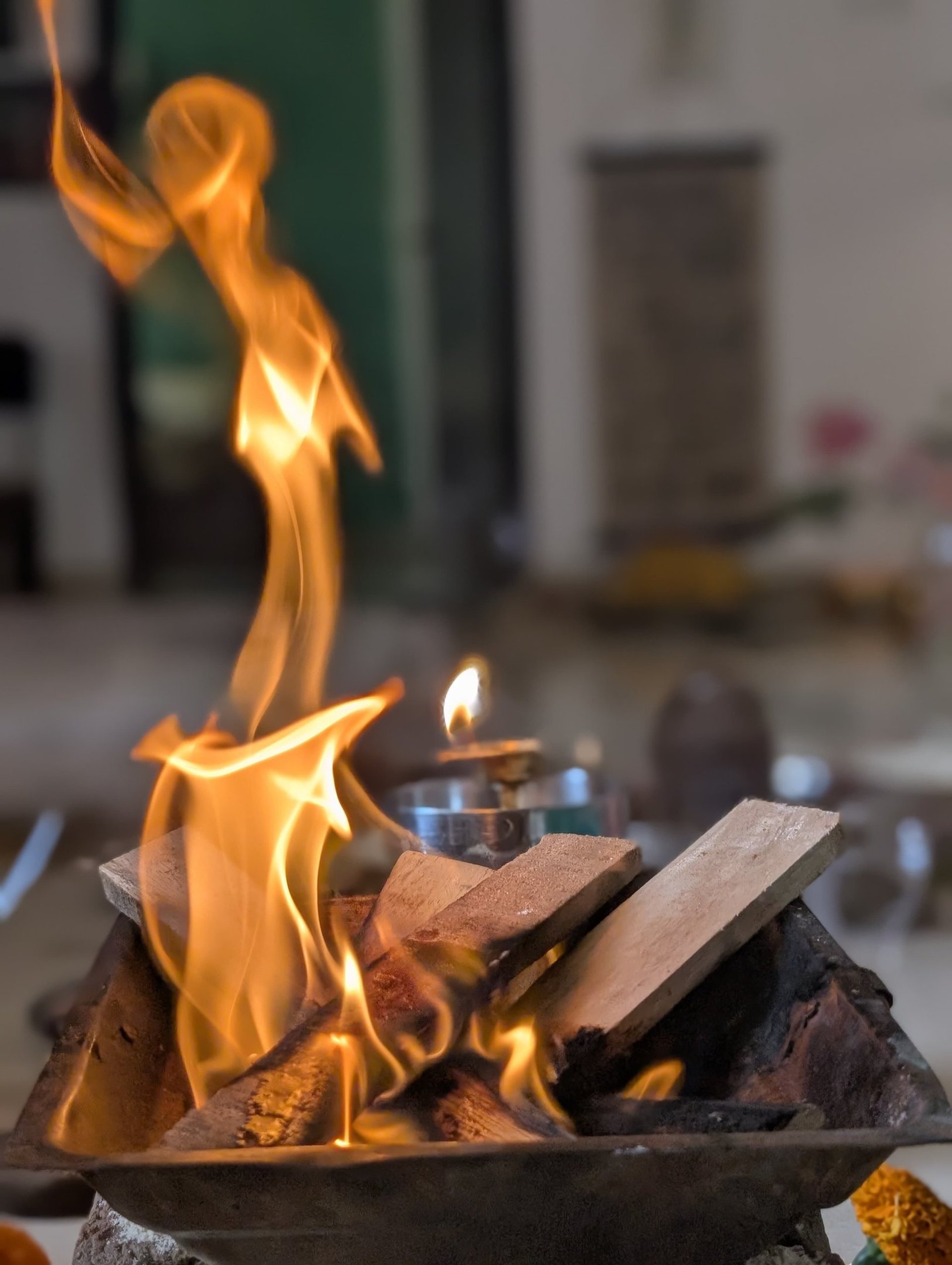 black and brown leather padded tub sofa