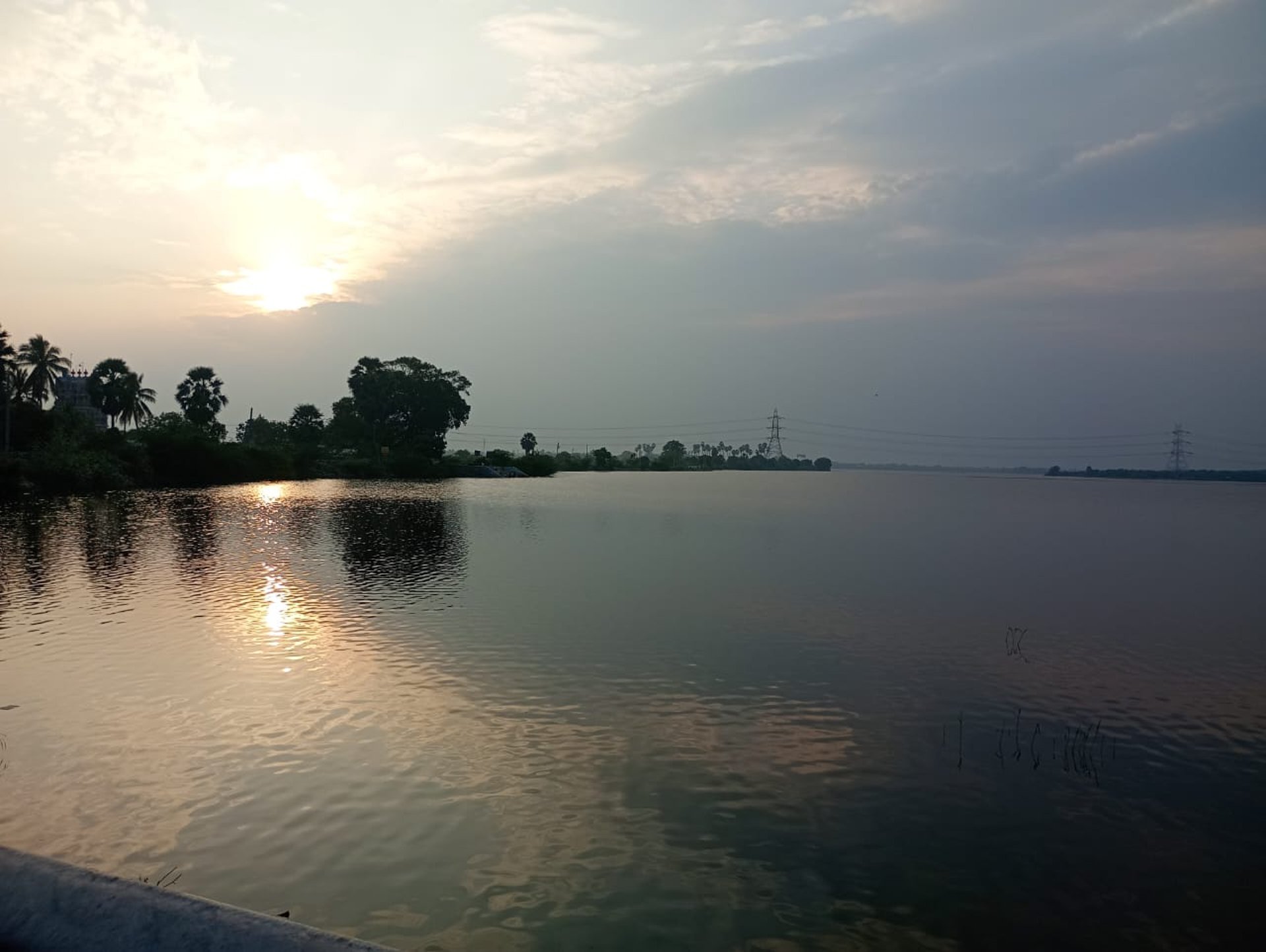 gray computer monitor