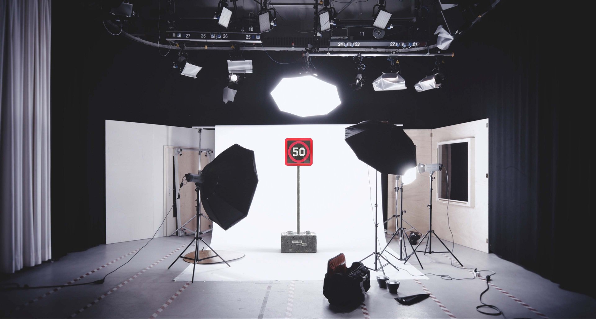 black and white bed linen