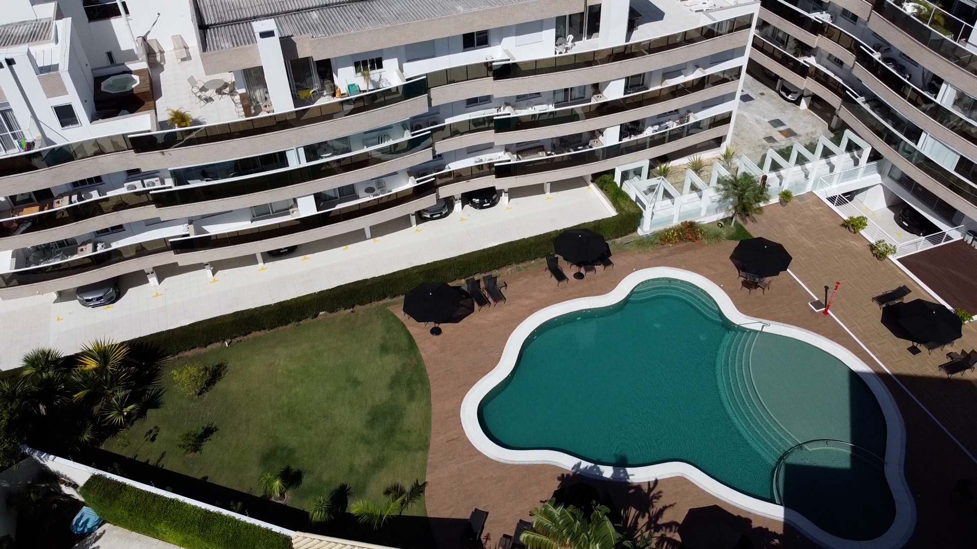 black and white bed linen