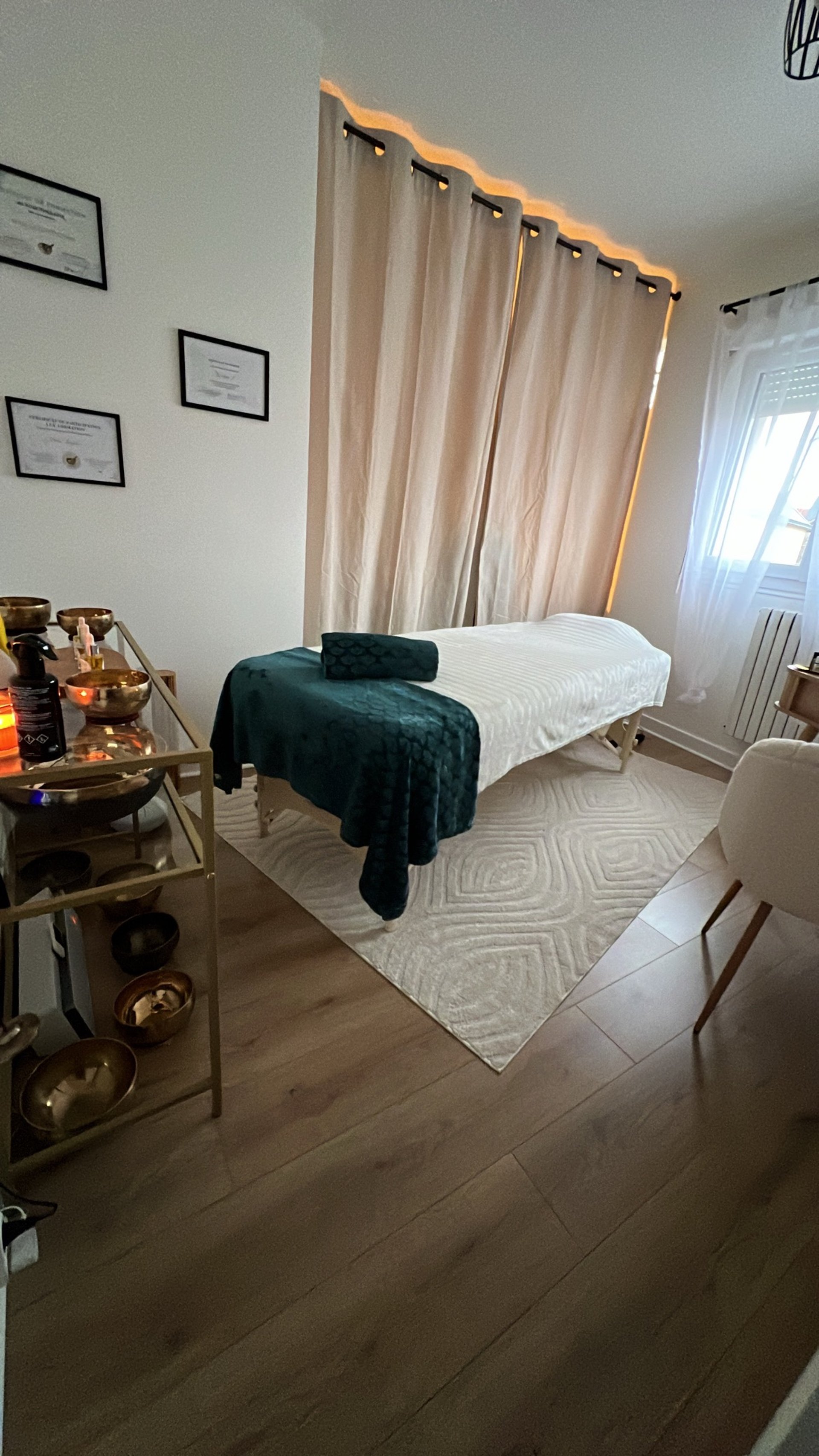 soin-visage-confiance-claire-leydier-massage-massageholistique-holistique-therapie-massotherapie-sonotherapie-drainagelymphat