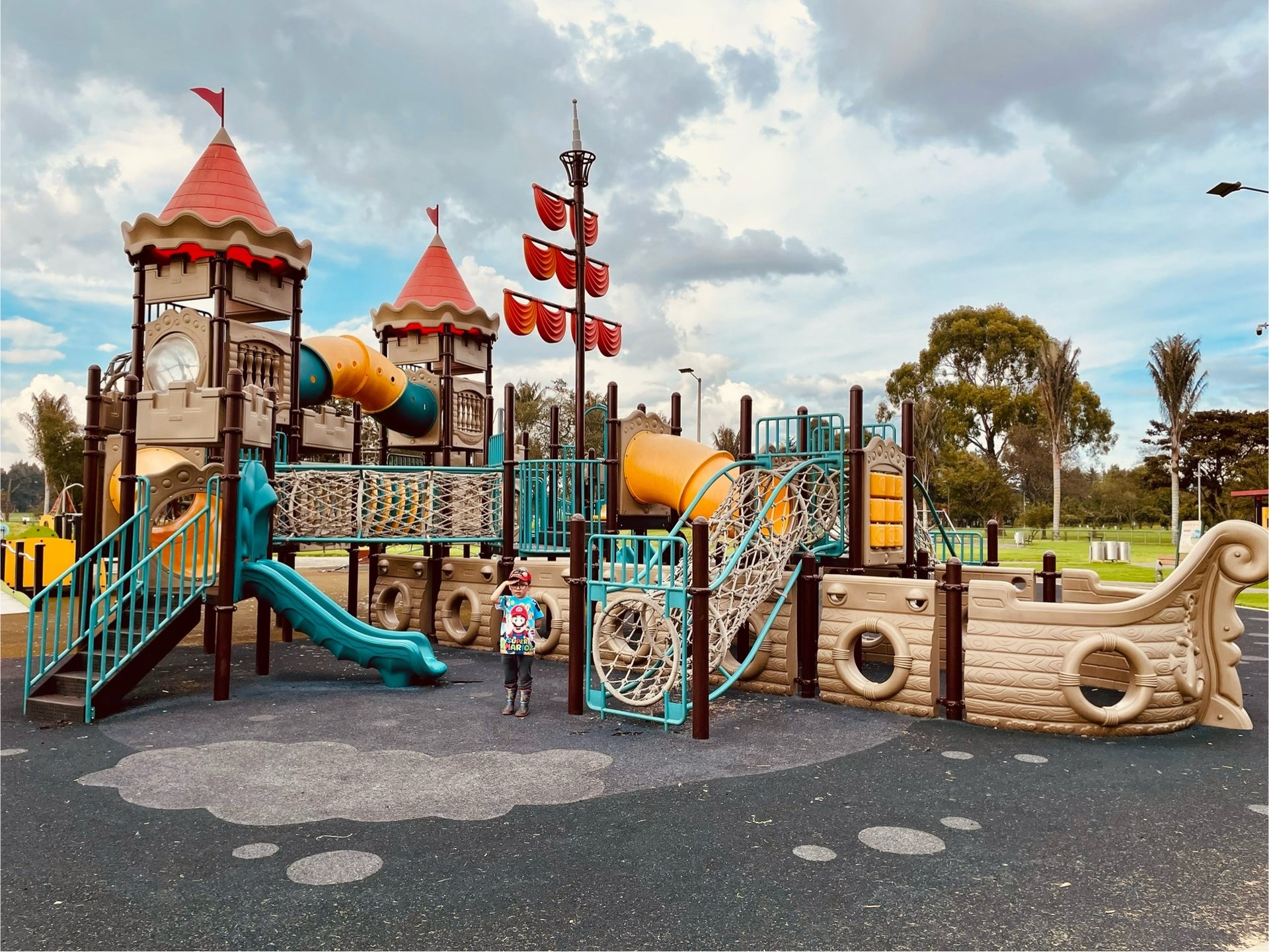 black and white bed linen