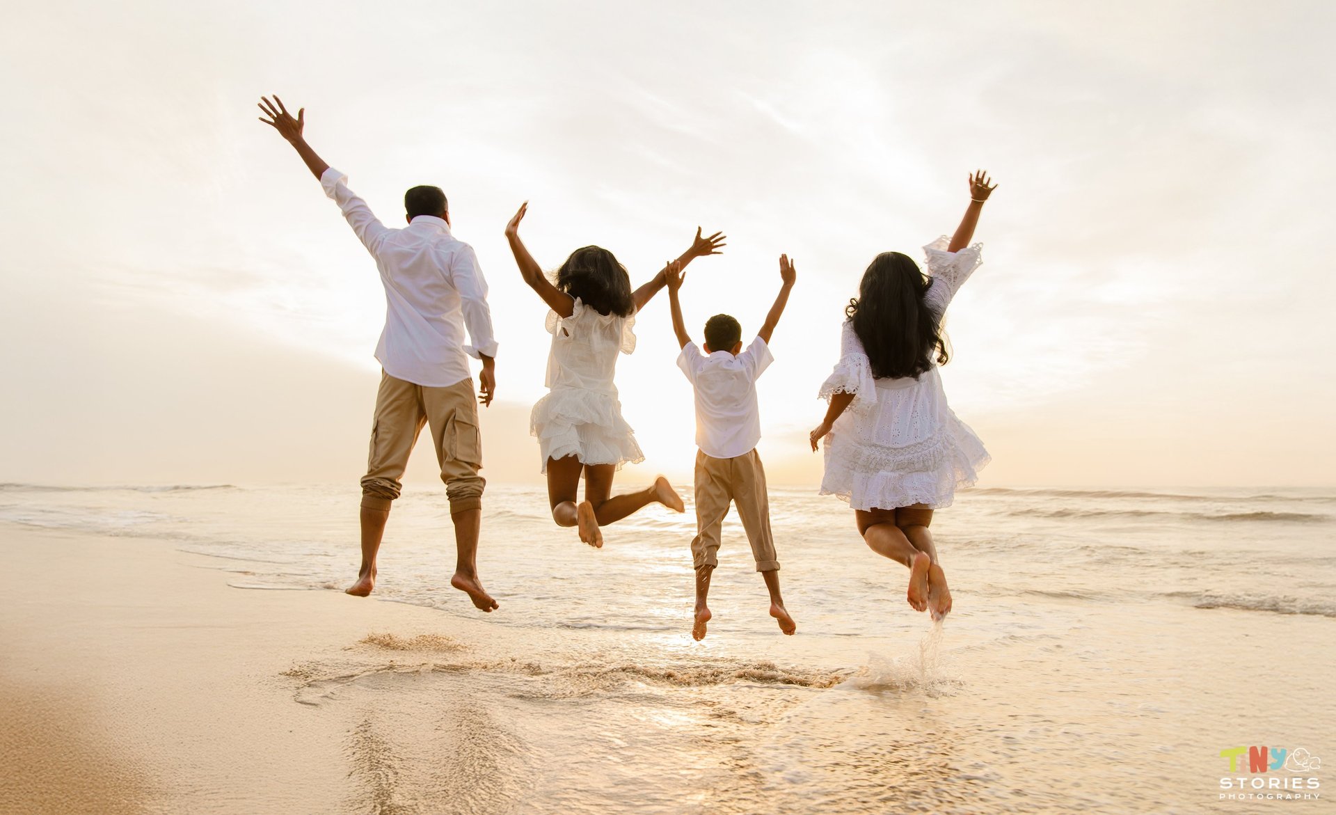 gray computer monitor