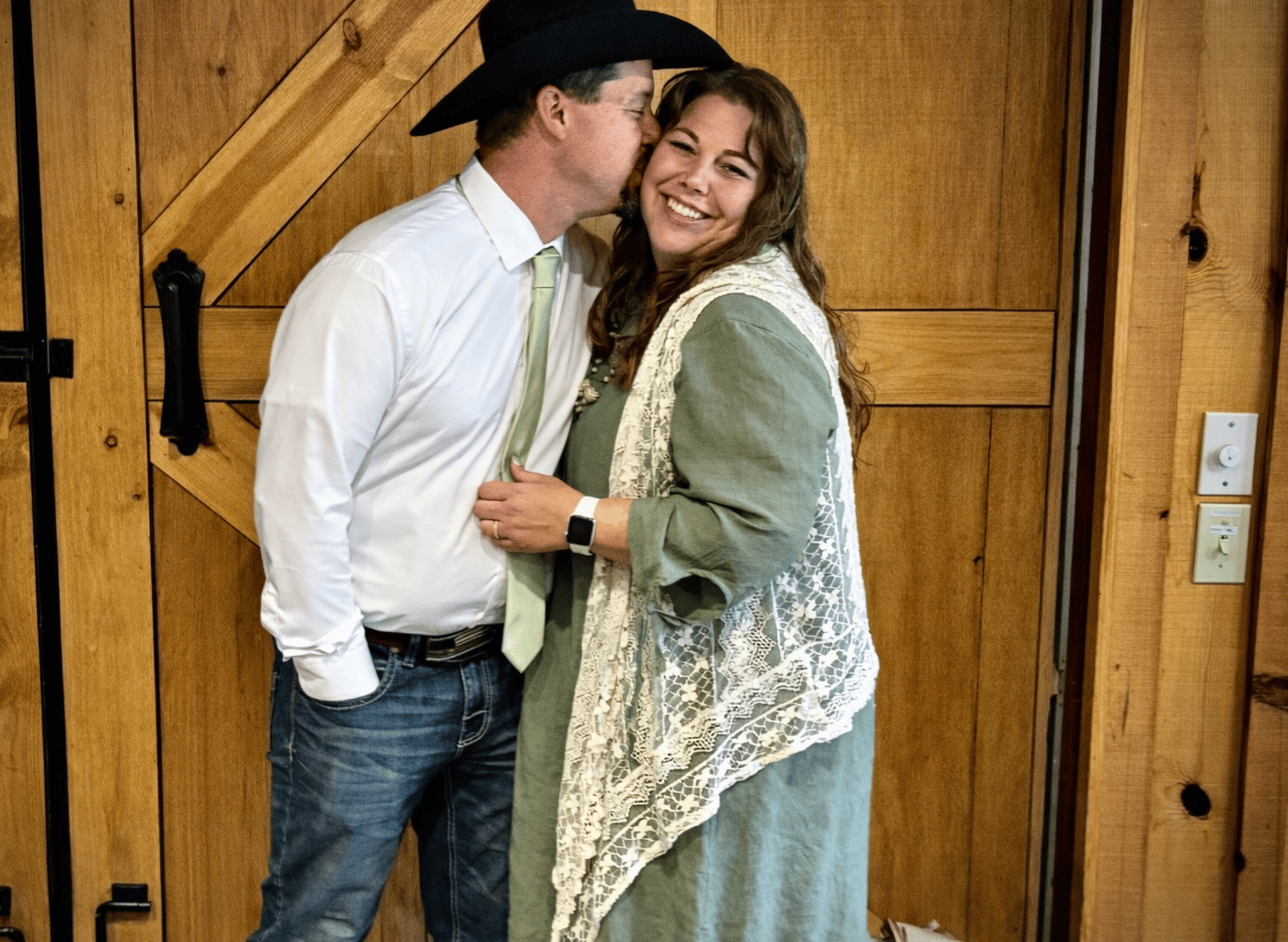 ocean waves crashing on shore during daytime