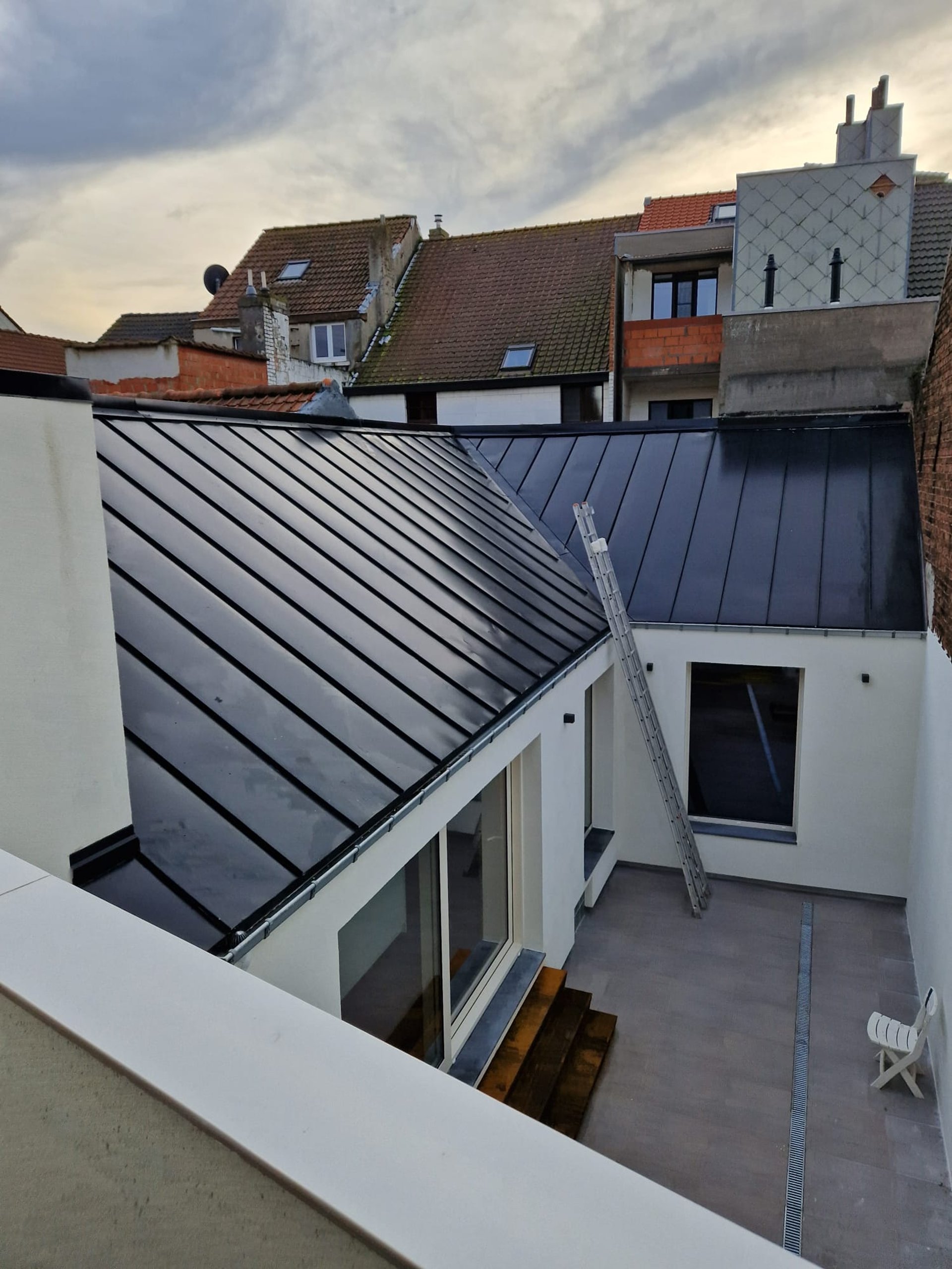 black and white bed linen