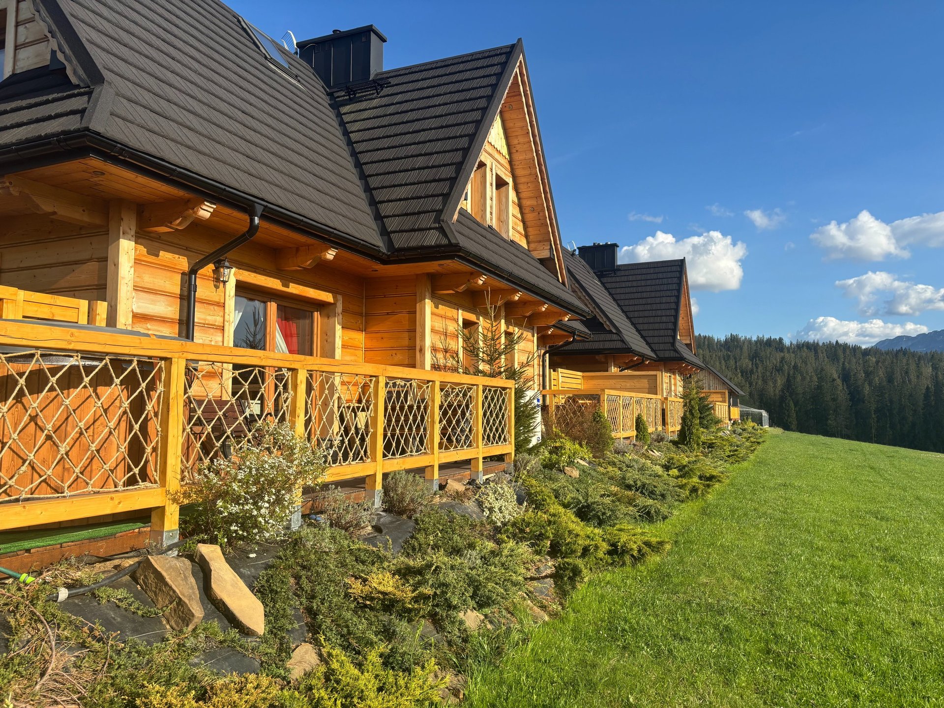 black and white bed linen