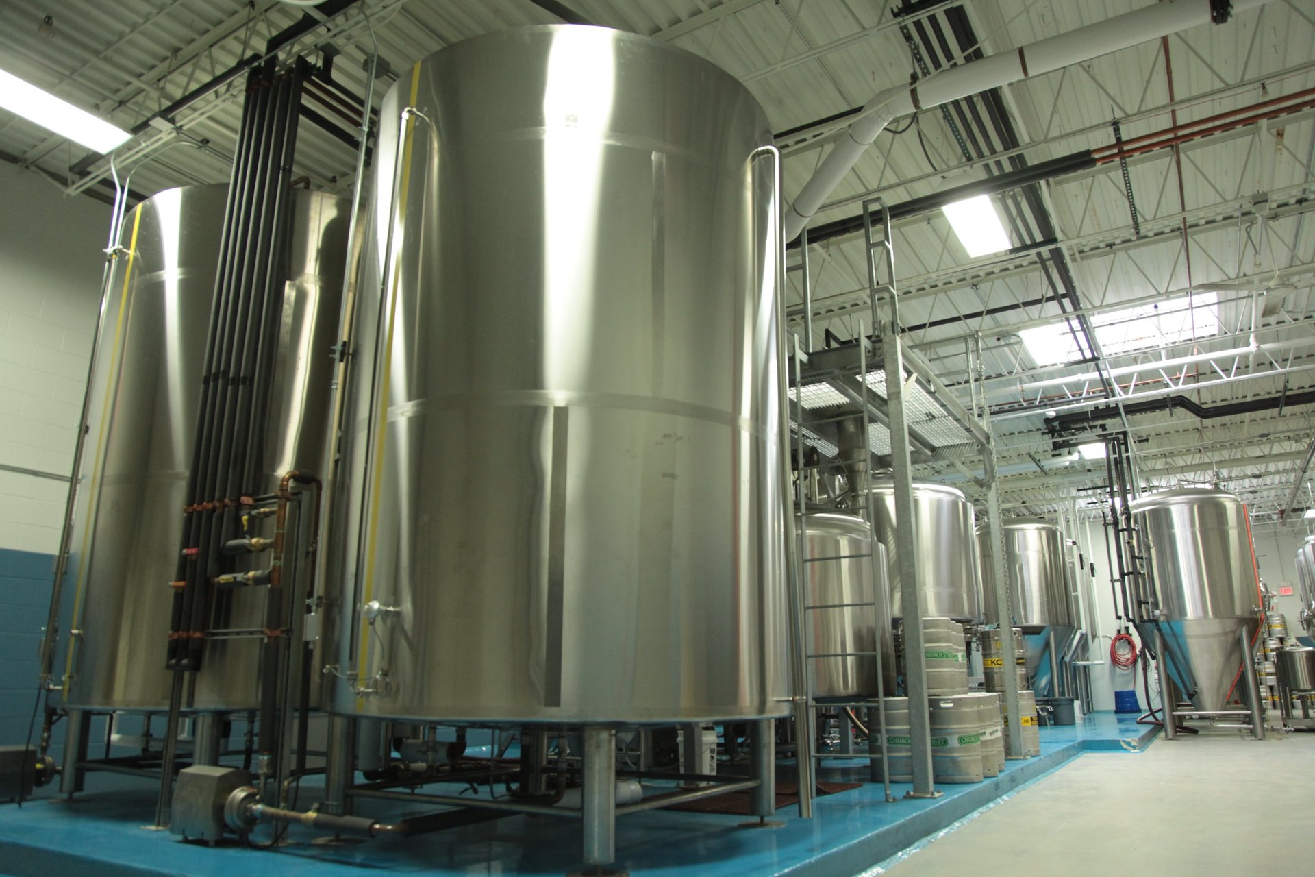 gray computer monitor