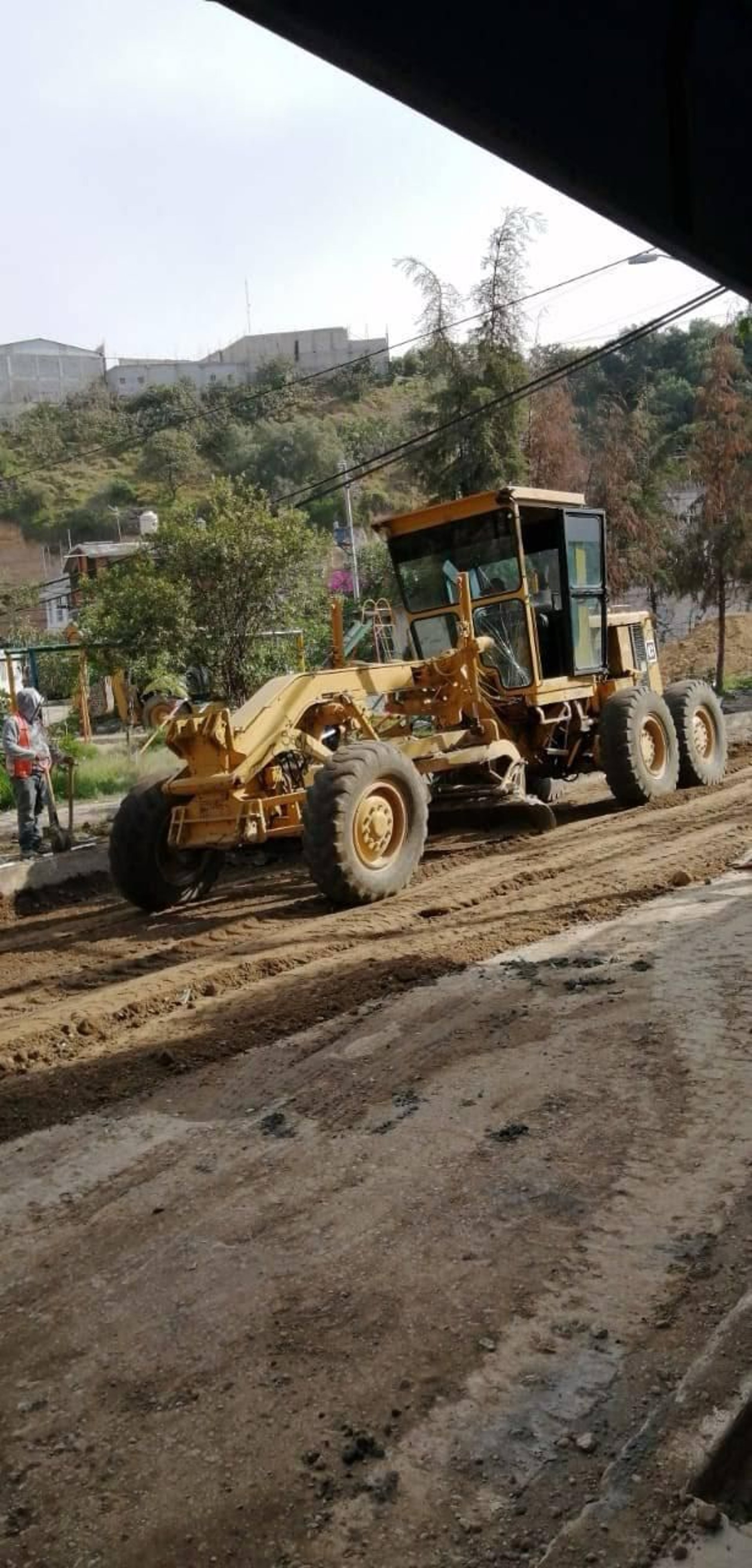 gray computer monitor