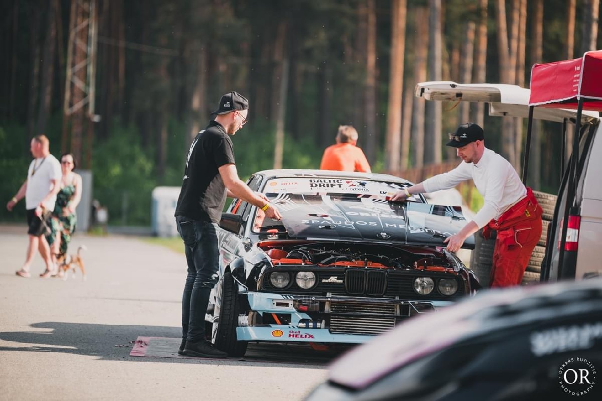 an abstract photo of a curved building with a blue sky in the background