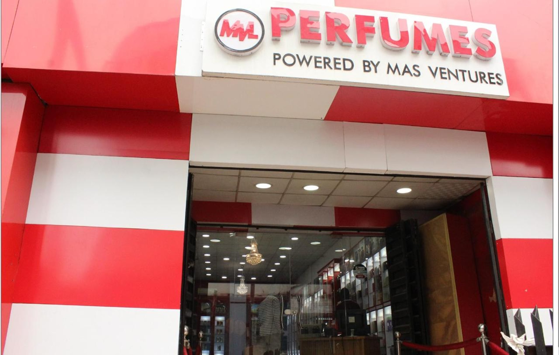 gray computer monitor