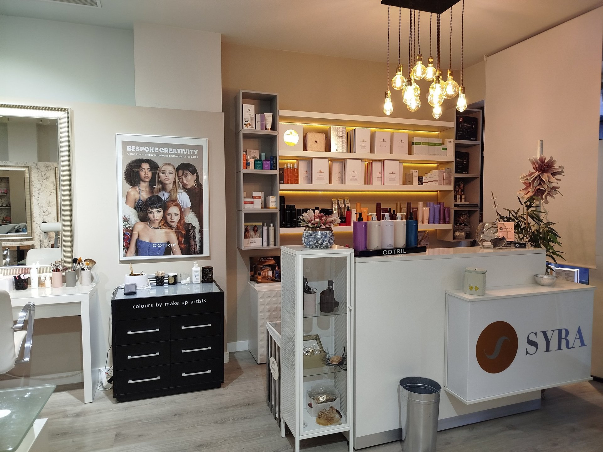 gray computer monitor