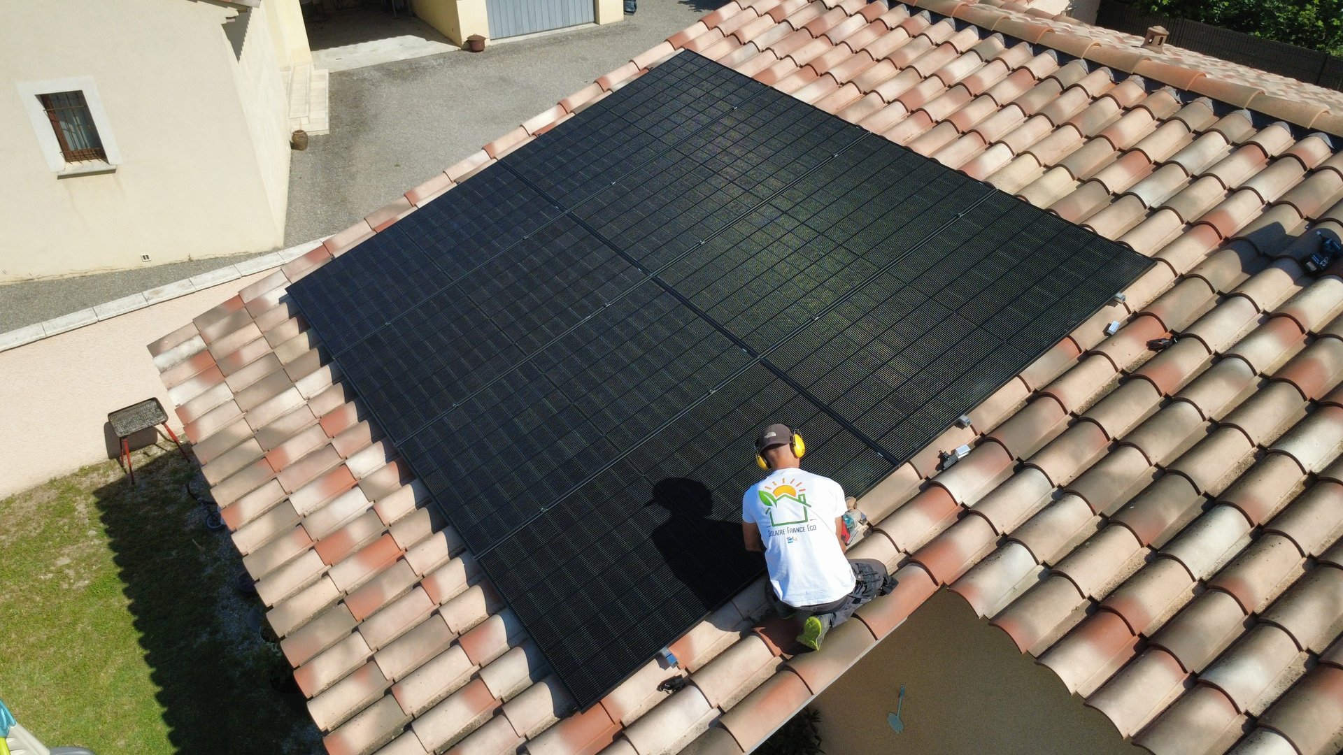 pose de panneaux solaires sur toiture 4kWk en surimposition les Mées 04