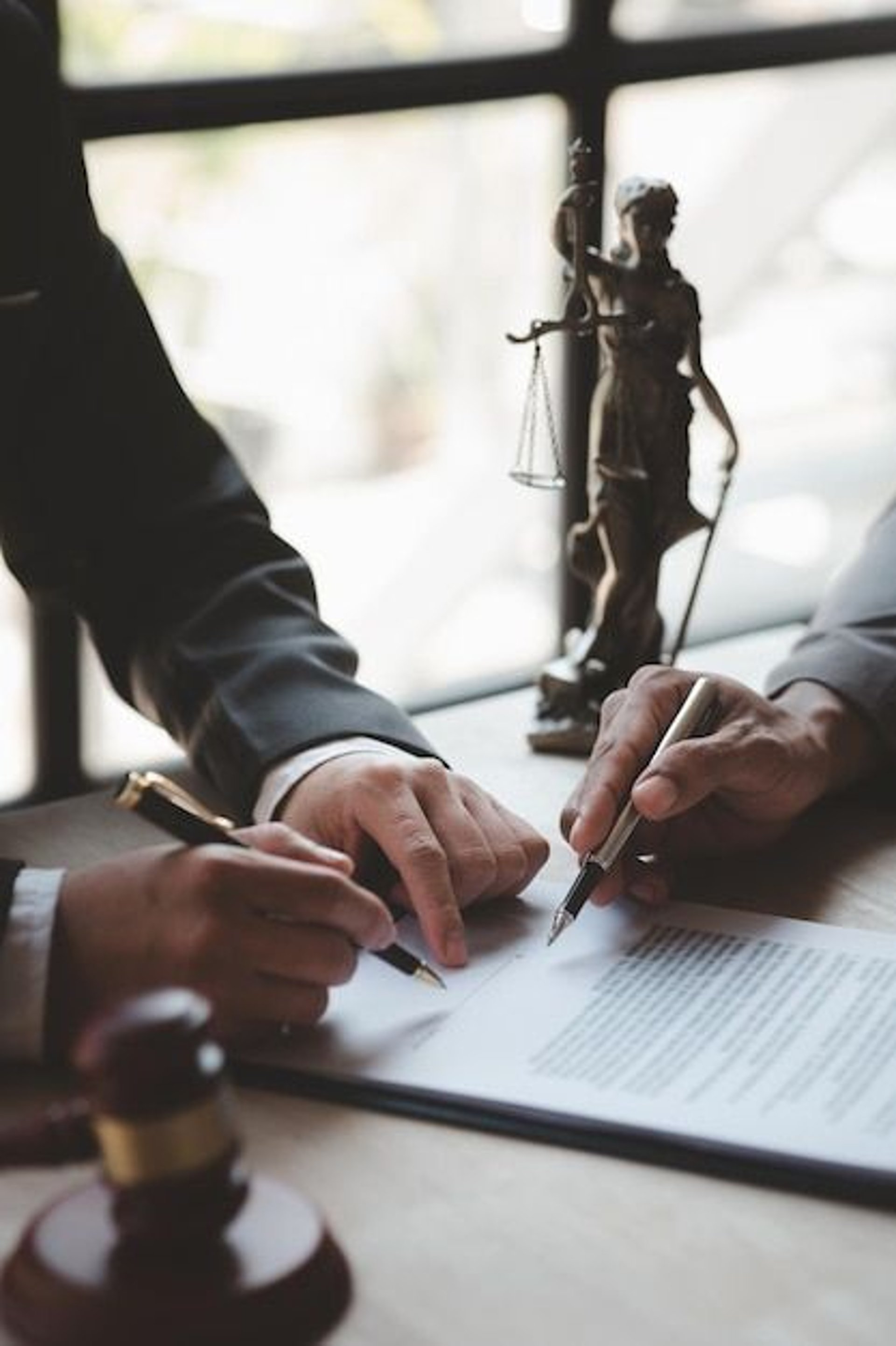 gray computer monitor