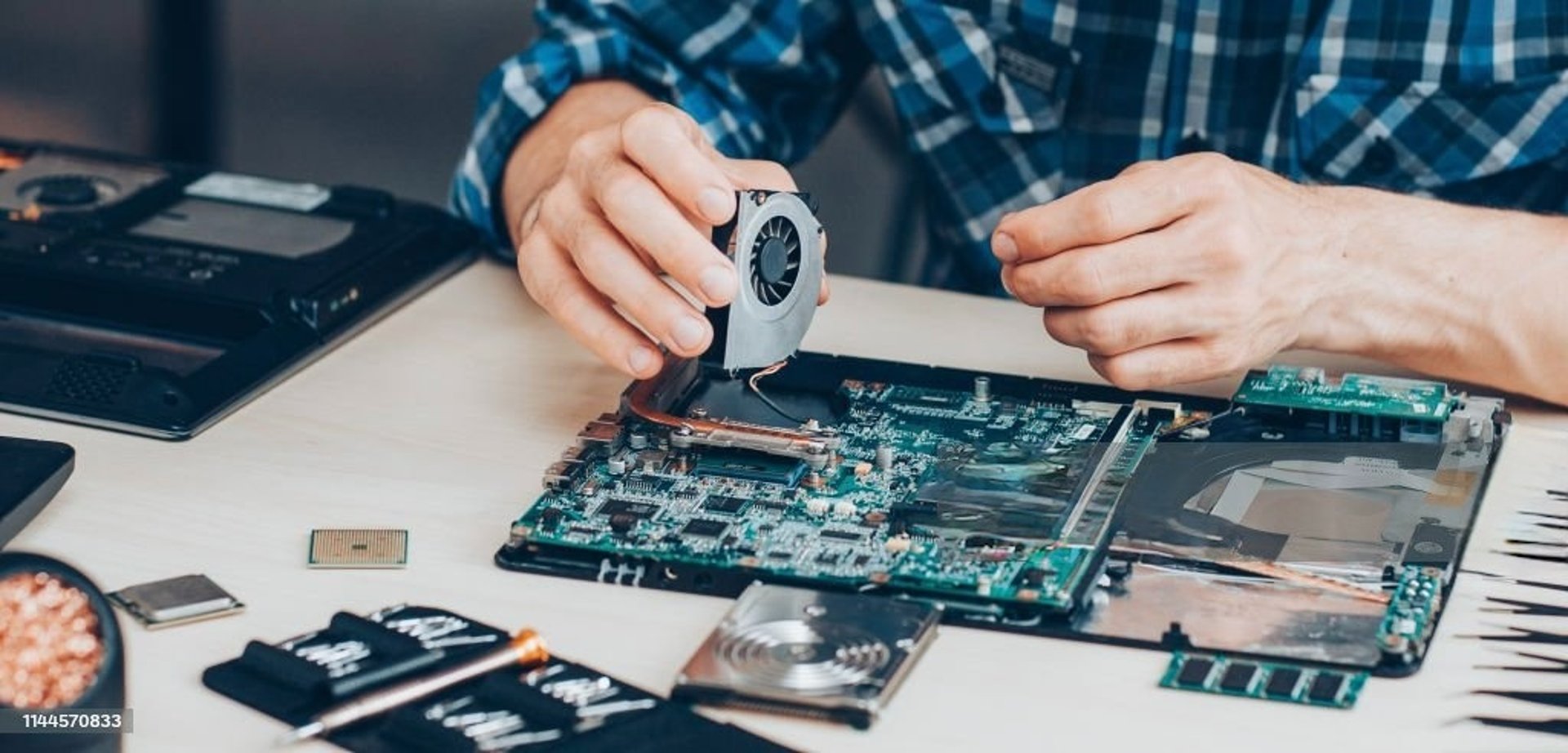 black and brown leather padded tub sofa