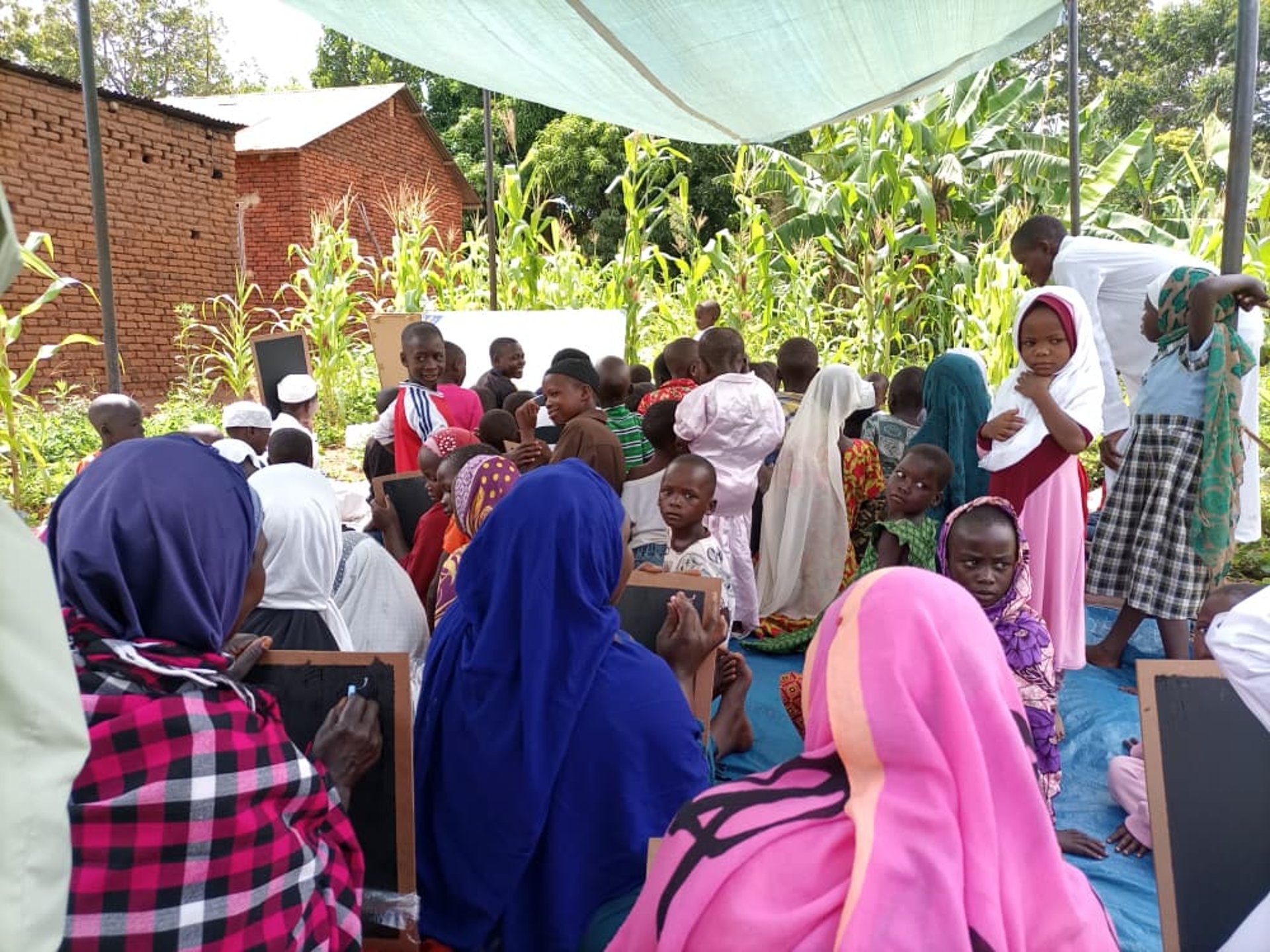 black and white bed linen
