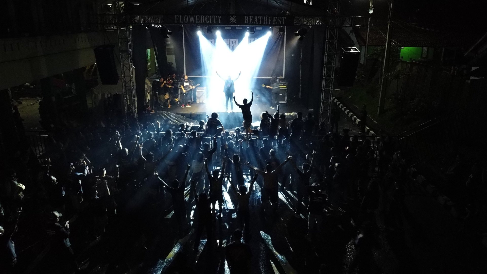 black and white bed linen