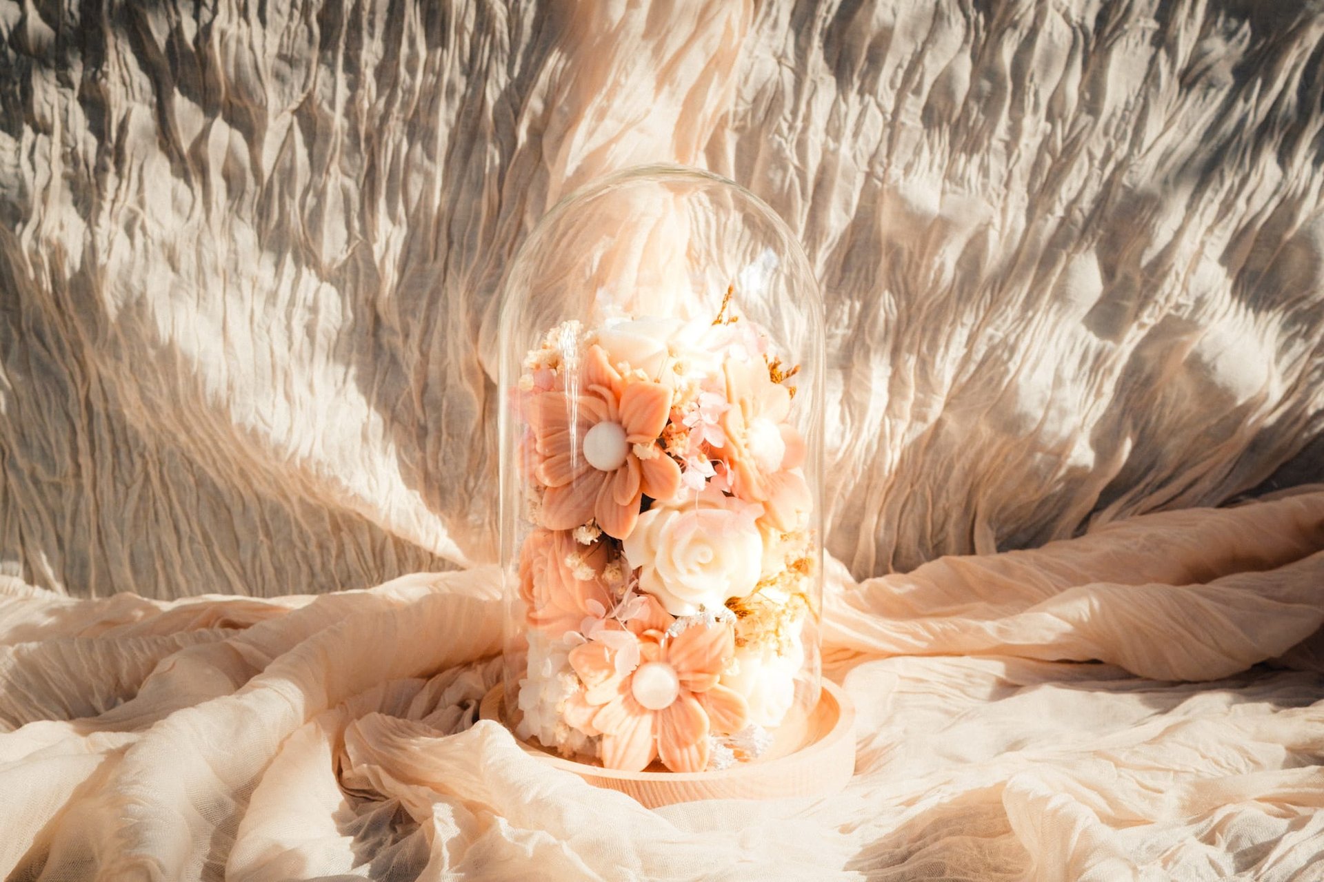 gray computer monitor