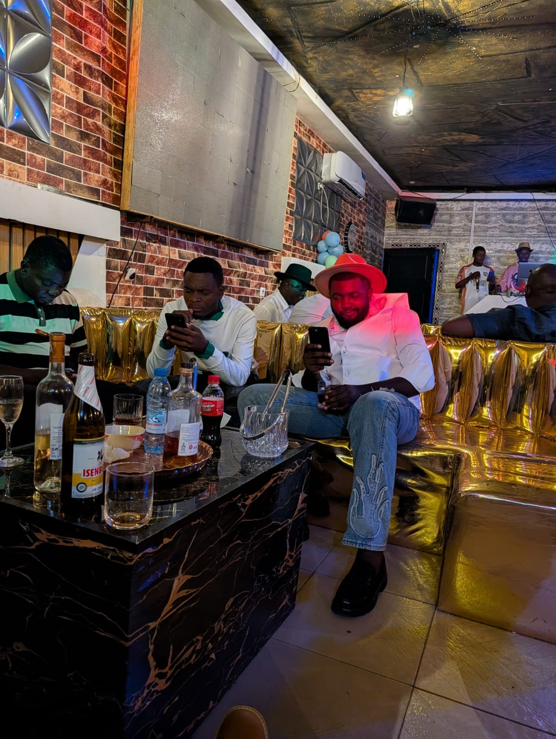 black and white bed linen