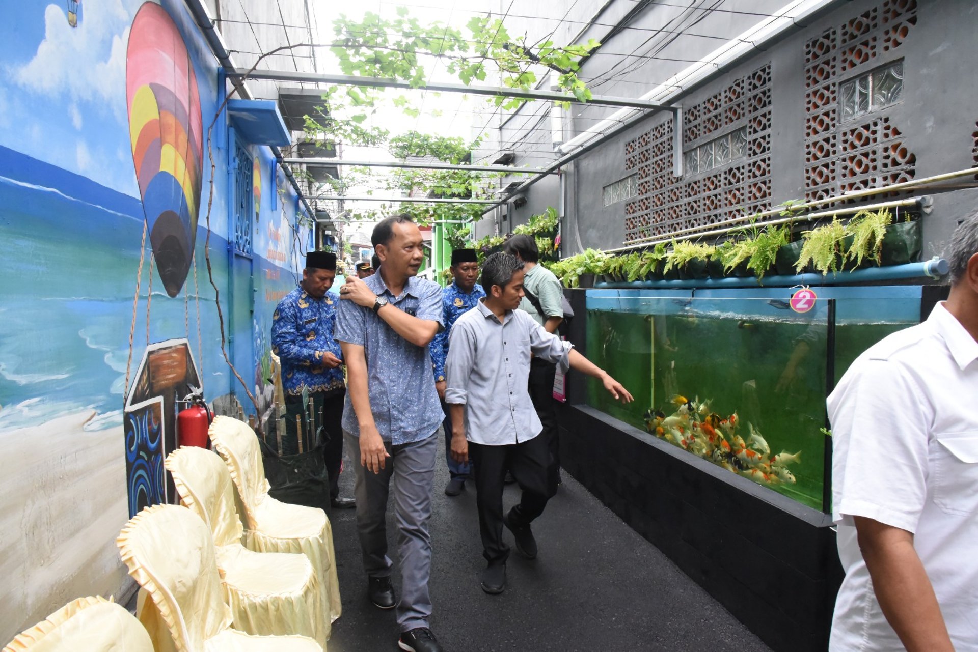 black and brown leather padded tub sofa