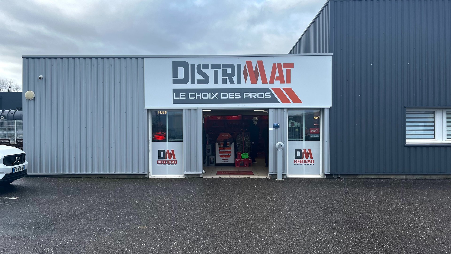 black and brown leather padded tub sofa