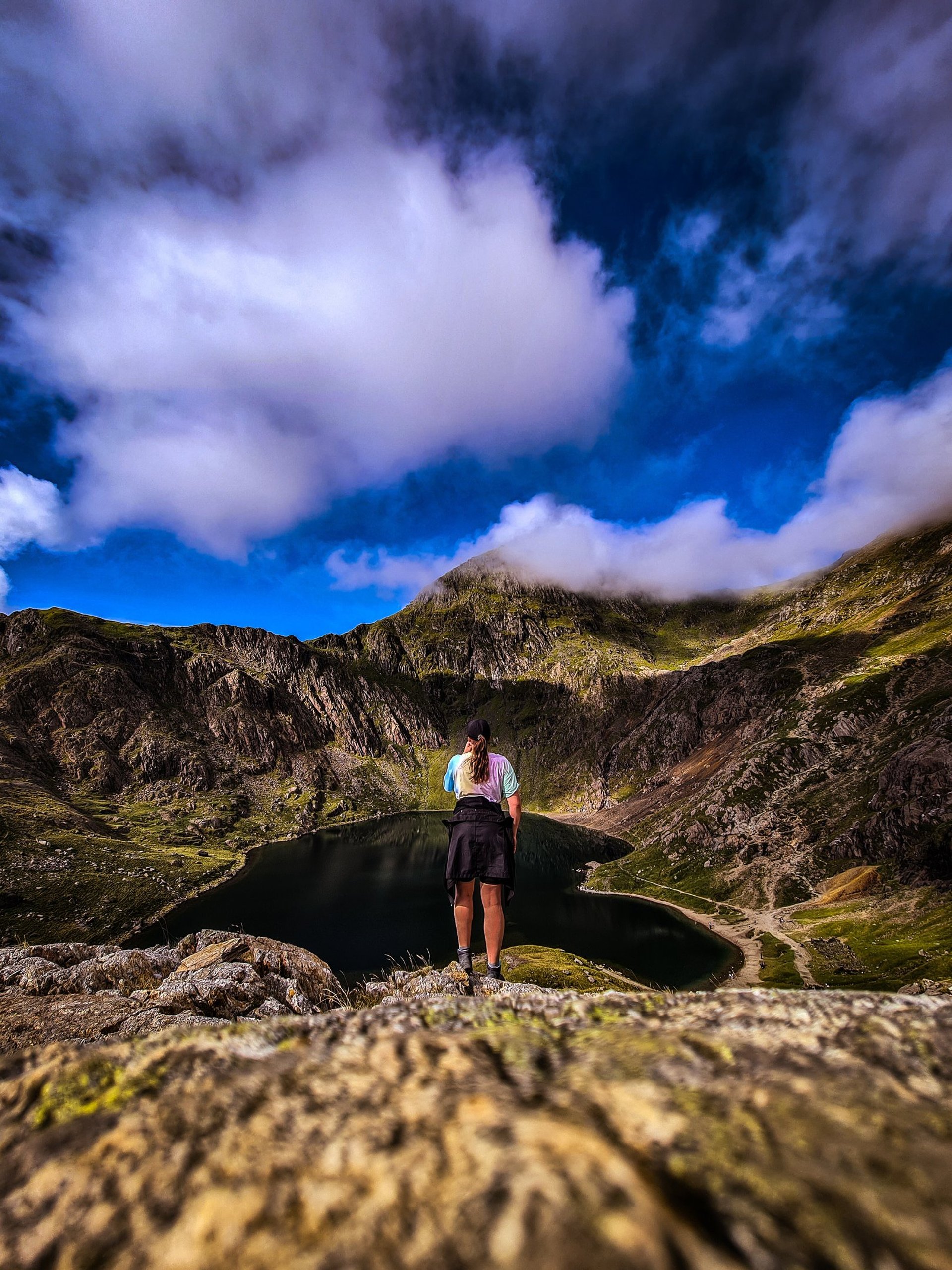 black and white bed linen