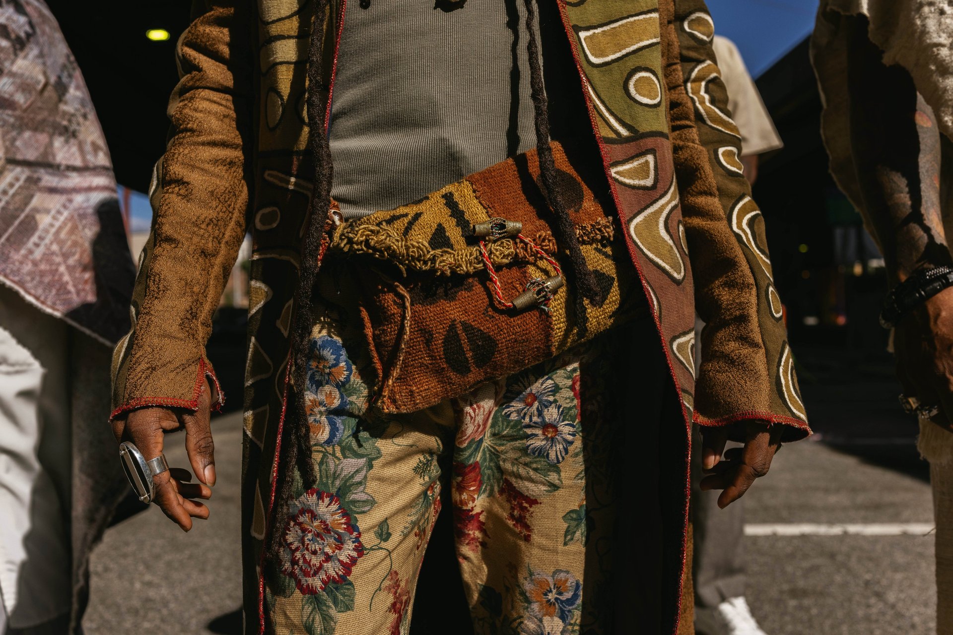 black and white bed linen