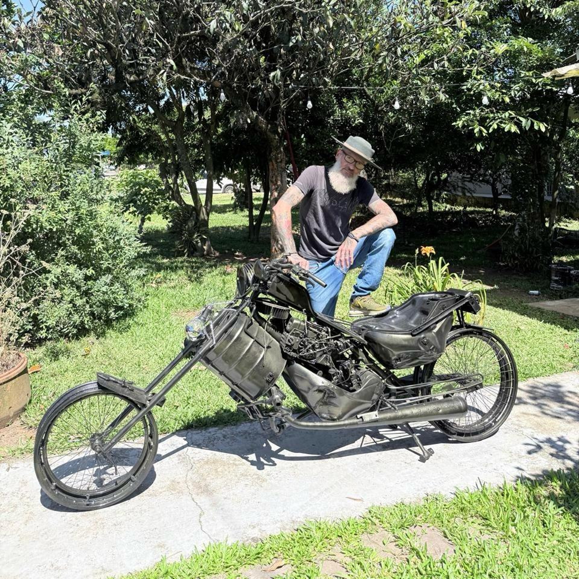 black and white bed linen