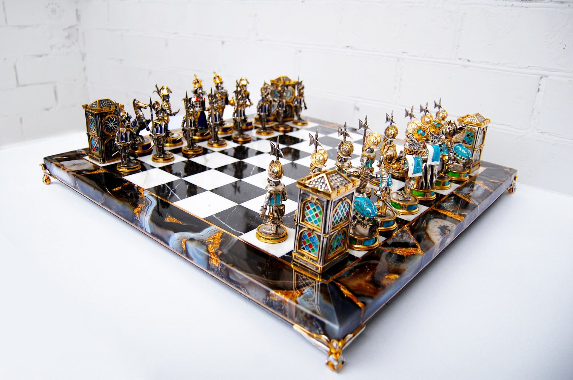 black and white bed linen