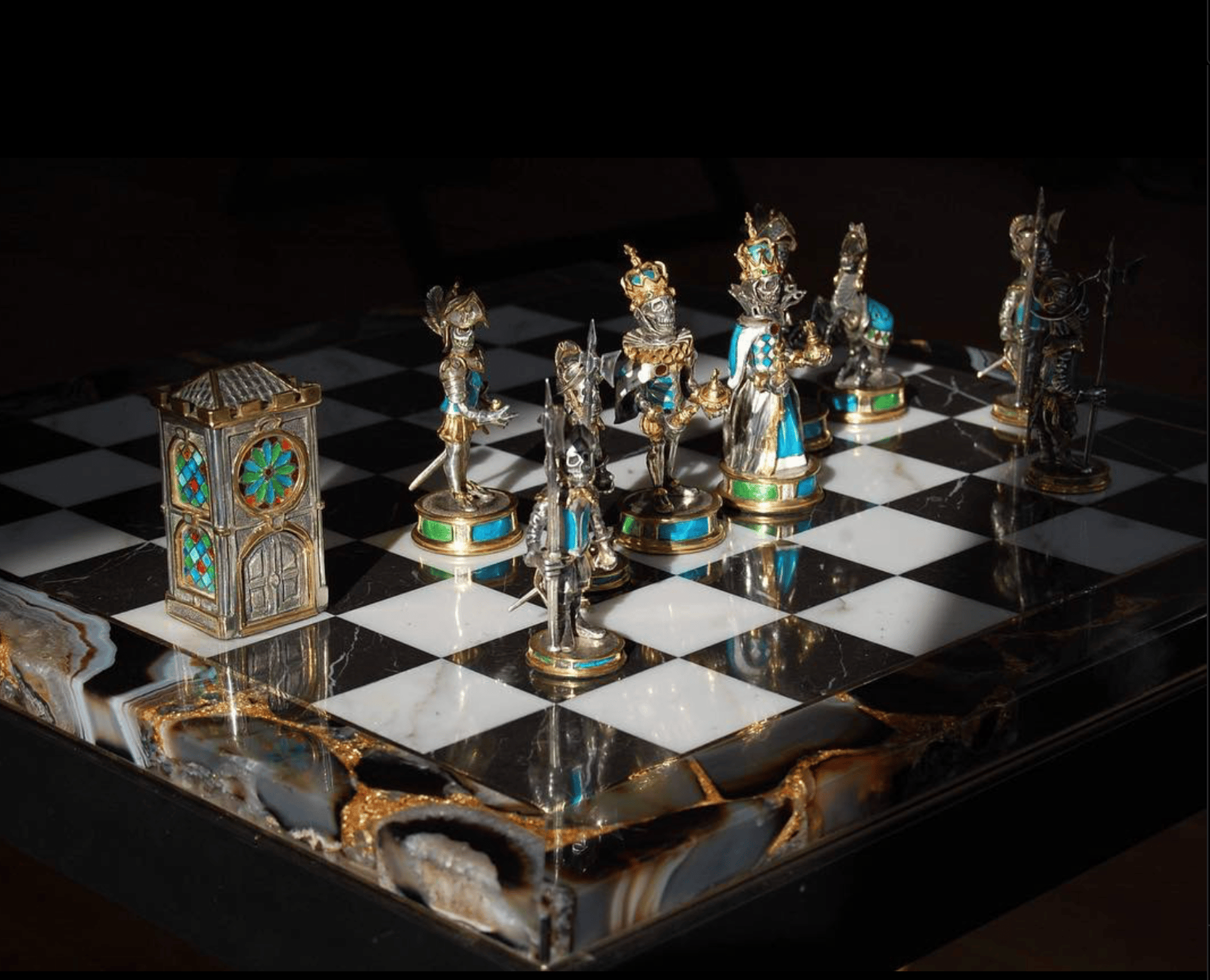 gray computer monitor