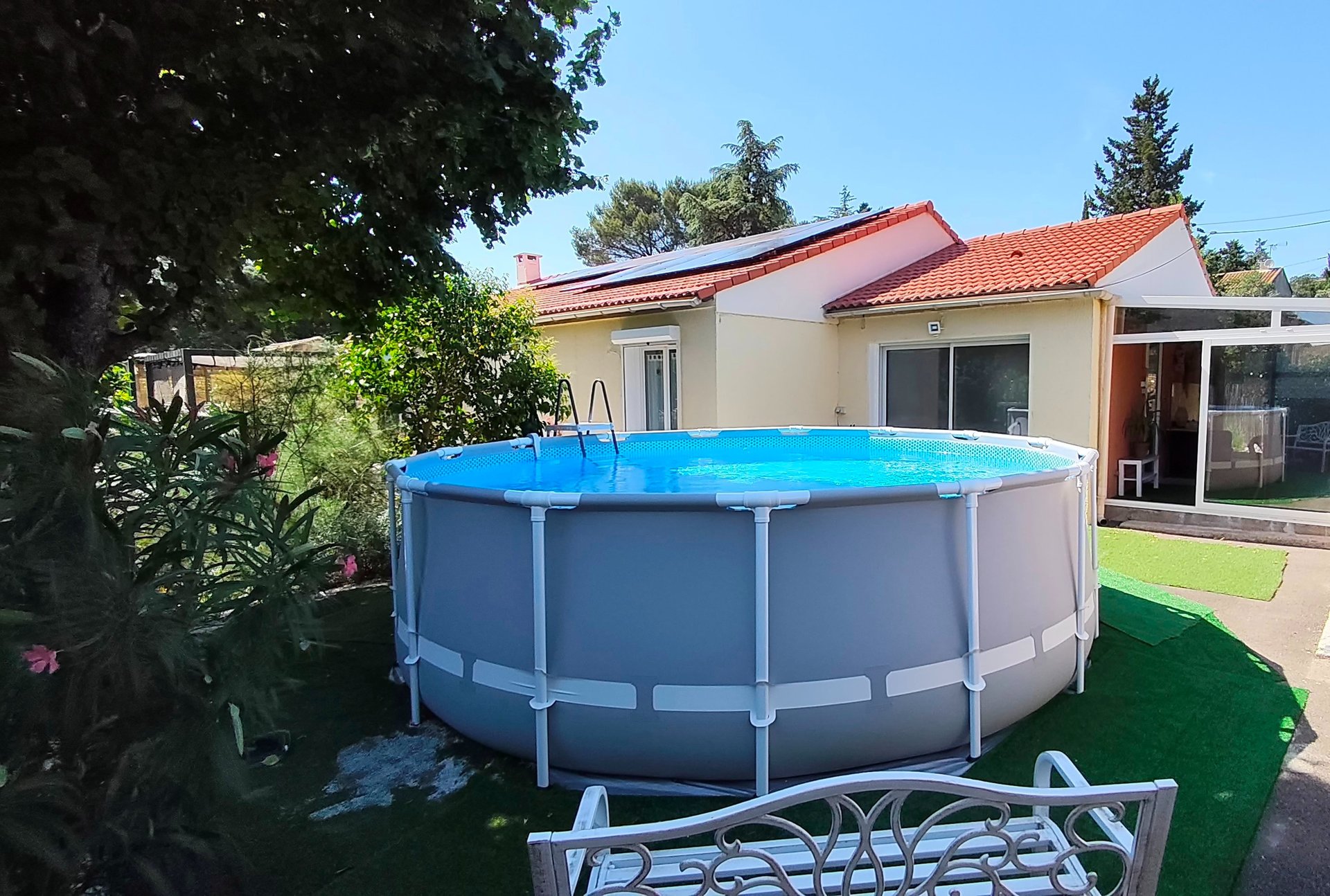 Piscine du gîte Le Jardin des Rocailles à Villeneuve-lès-Avignon